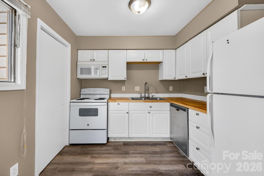 7915 Oak Meadow Court Property Photo 8