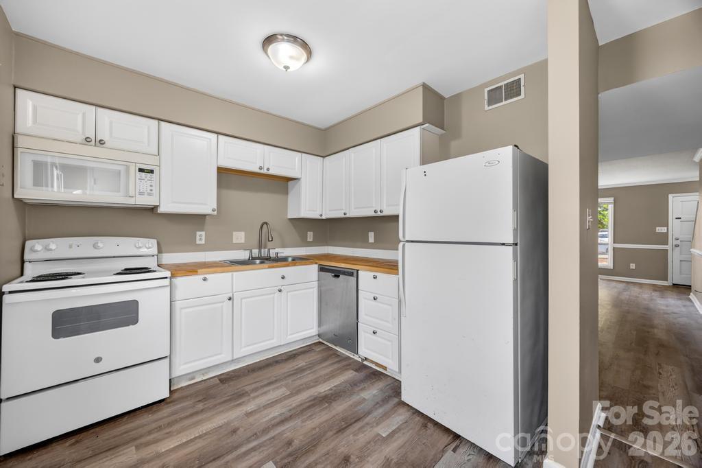 7915 Oak Meadow Court Property Photo 9