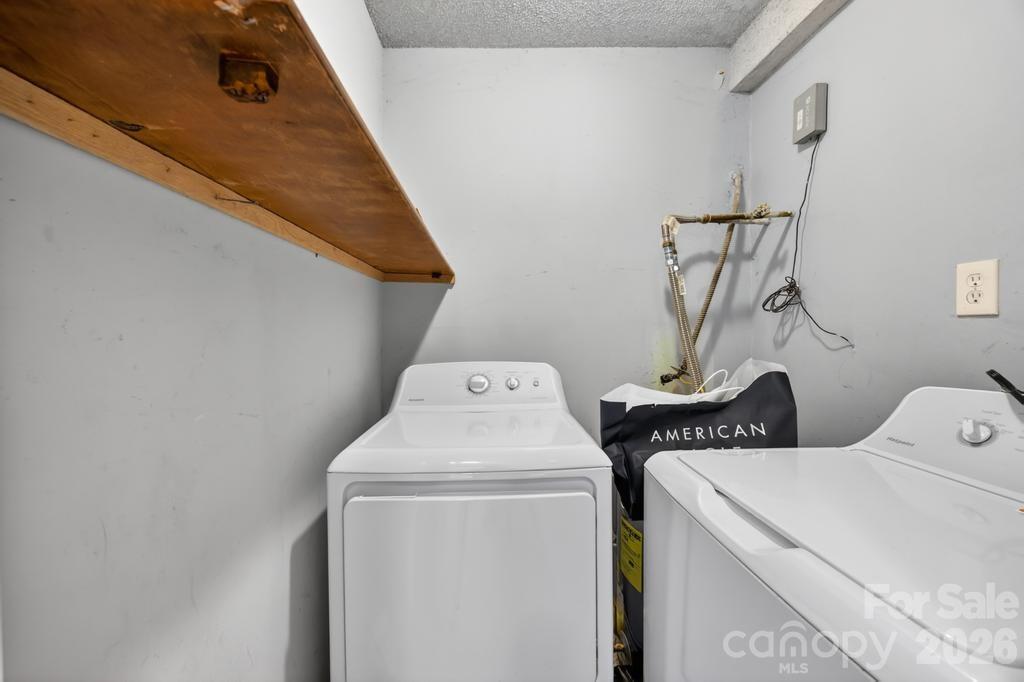 7915 Oak Meadow Court Property Photo 10