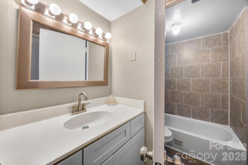 7915 Oak Meadow Court Property Photo 14