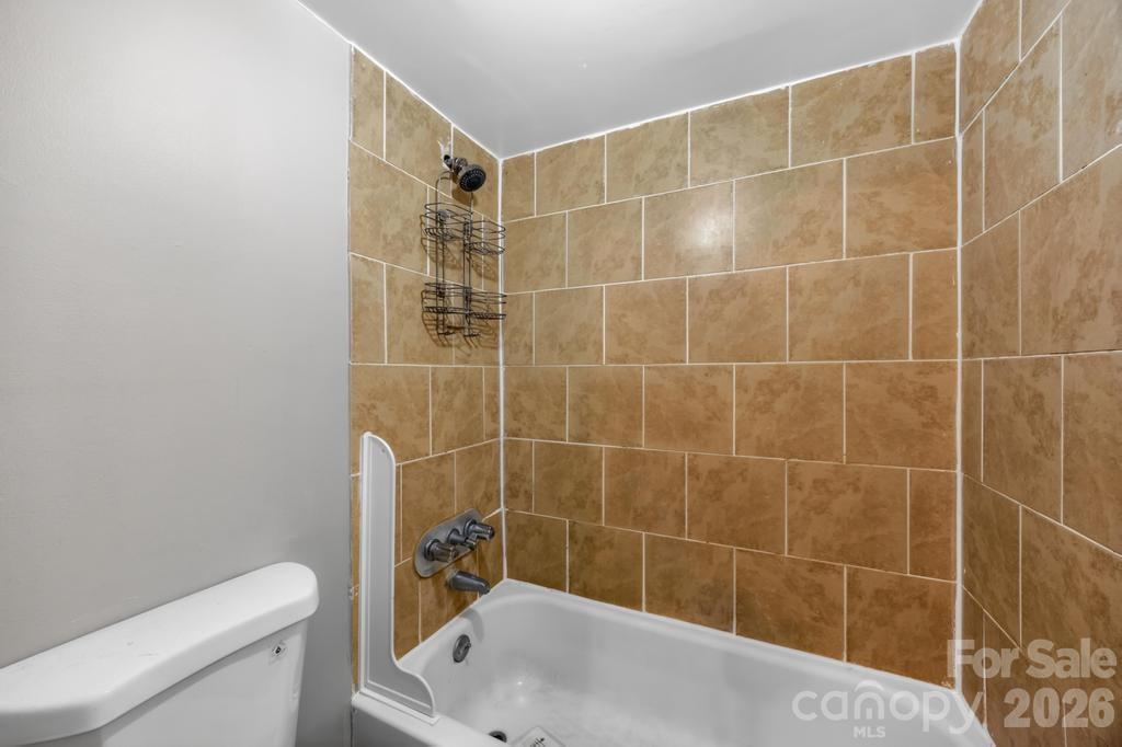 7915 Oak Meadow Court Property Photo 15