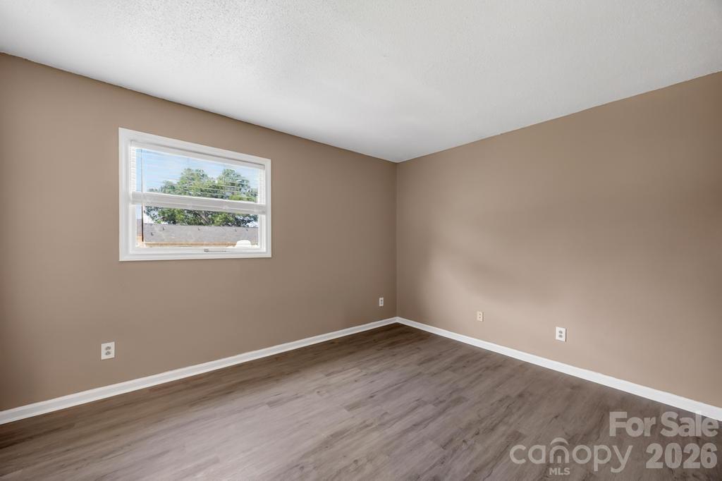 7915 Oak Meadow Court Property Photo 16
