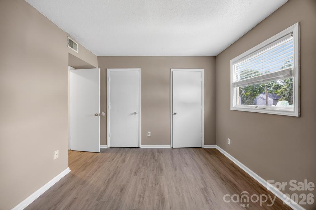 7915 Oak Meadow Court Property Photo 17