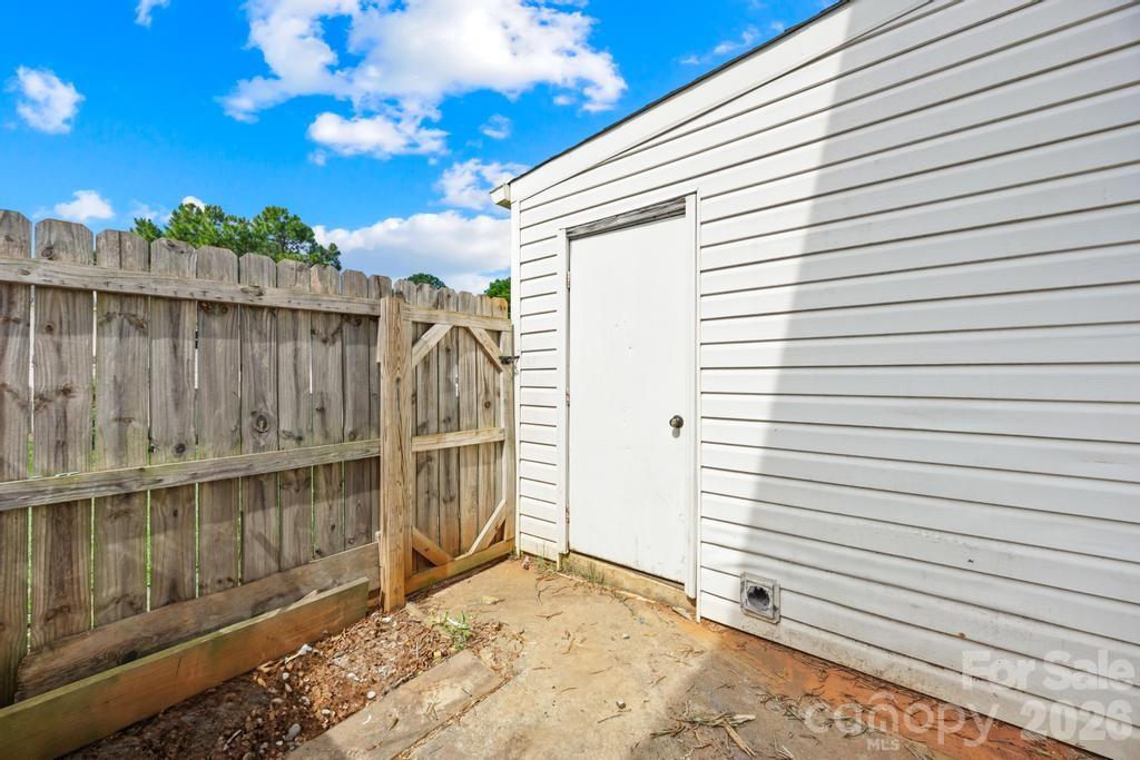 7915 Oak Meadow Court Property Photo 18