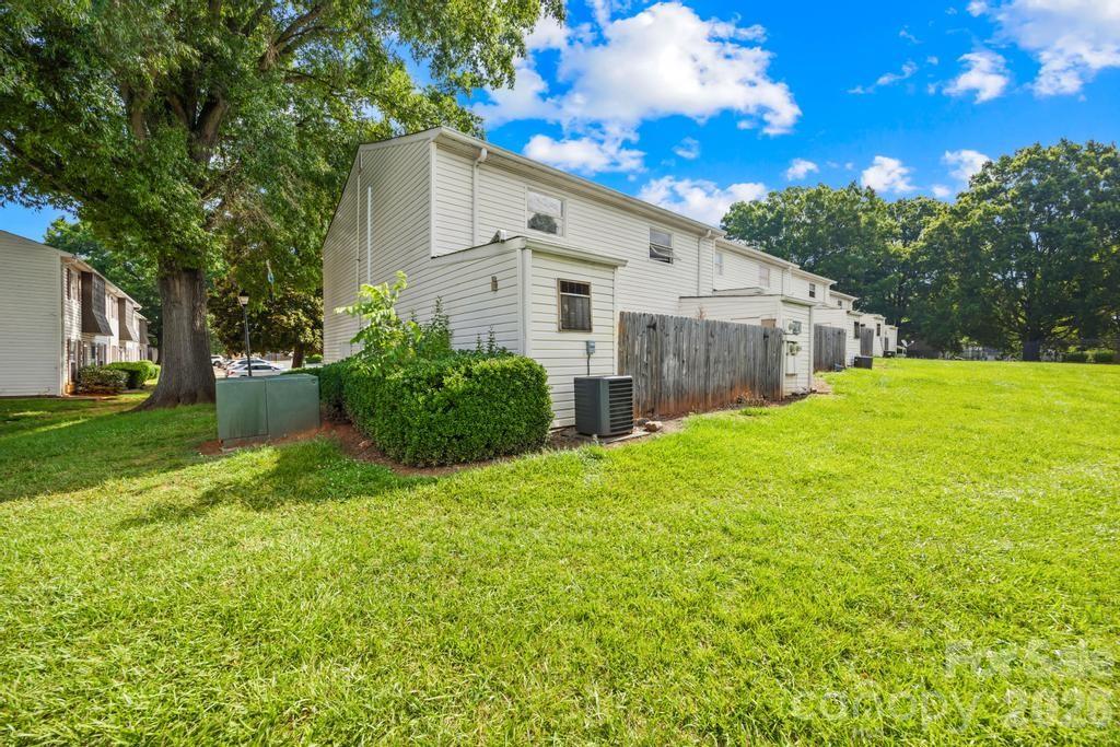 7915 Oak Meadow Court Property Photo 19