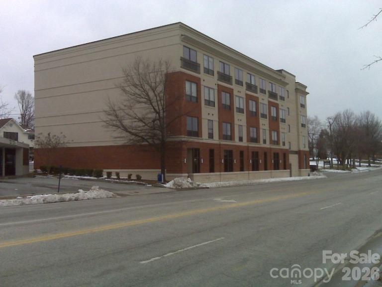411 W Washington Street 208 Property Photo 1
