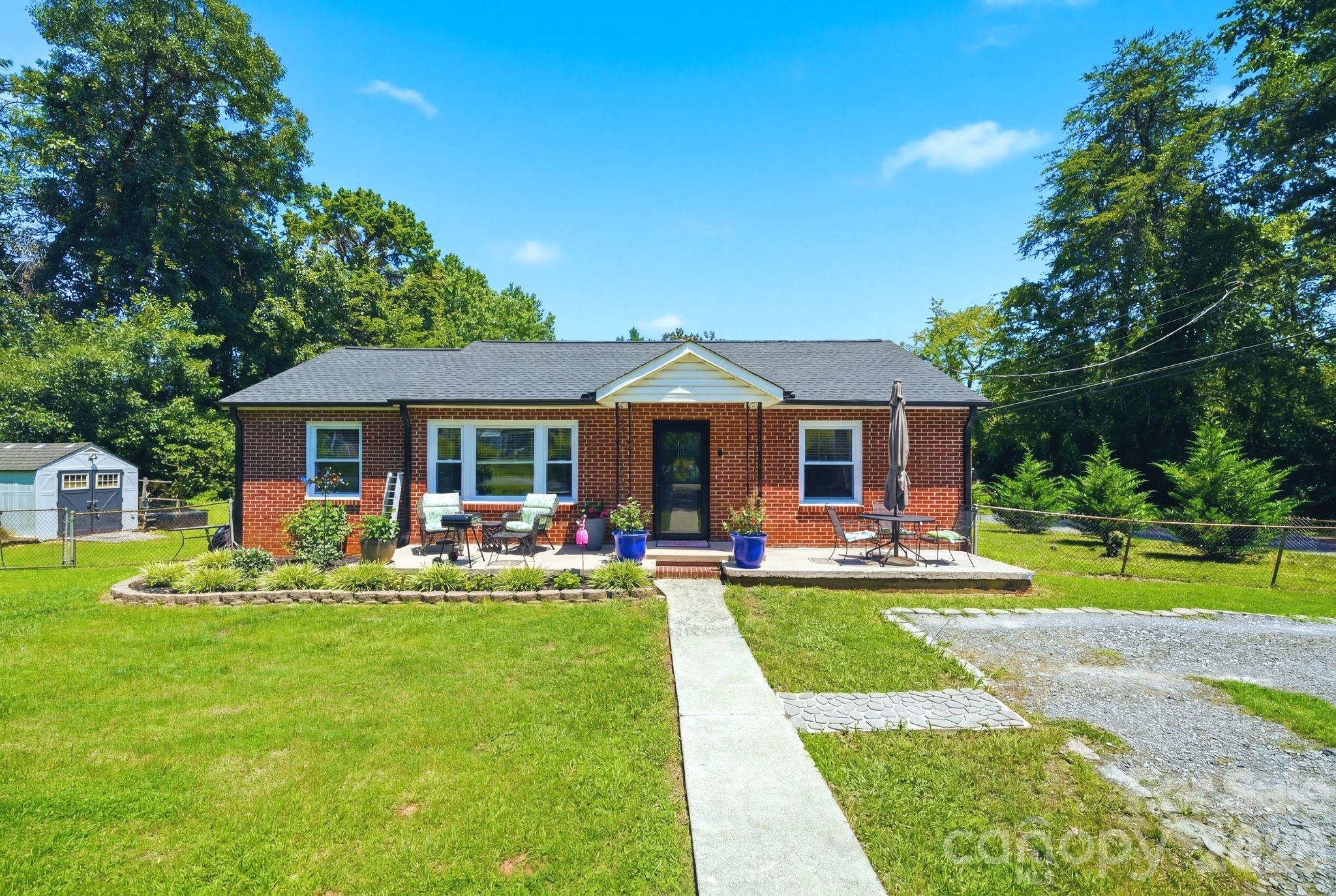 2732 E Long Avenue Property Photo 4