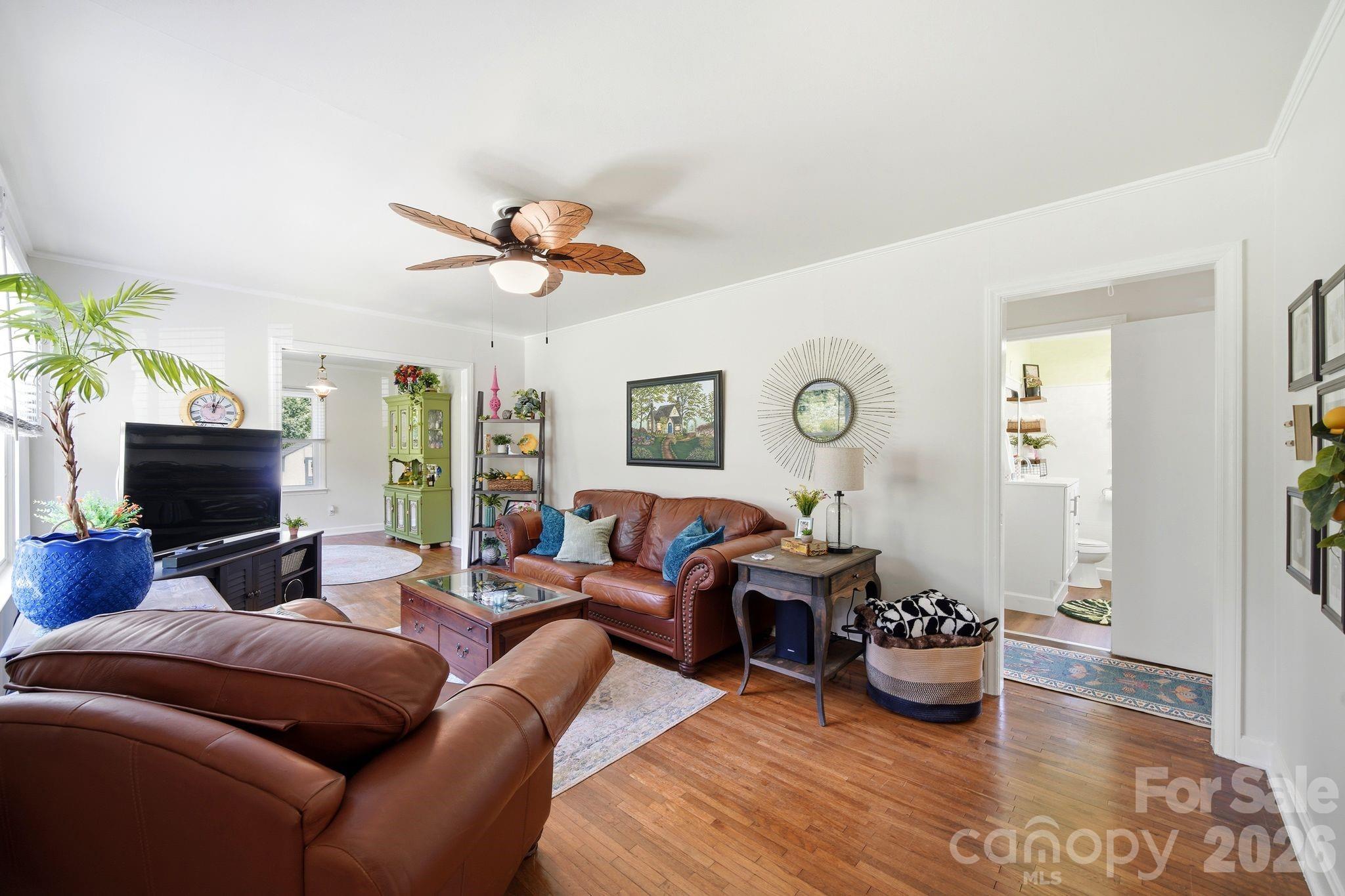 2732 E Long Avenue Property Photo 6