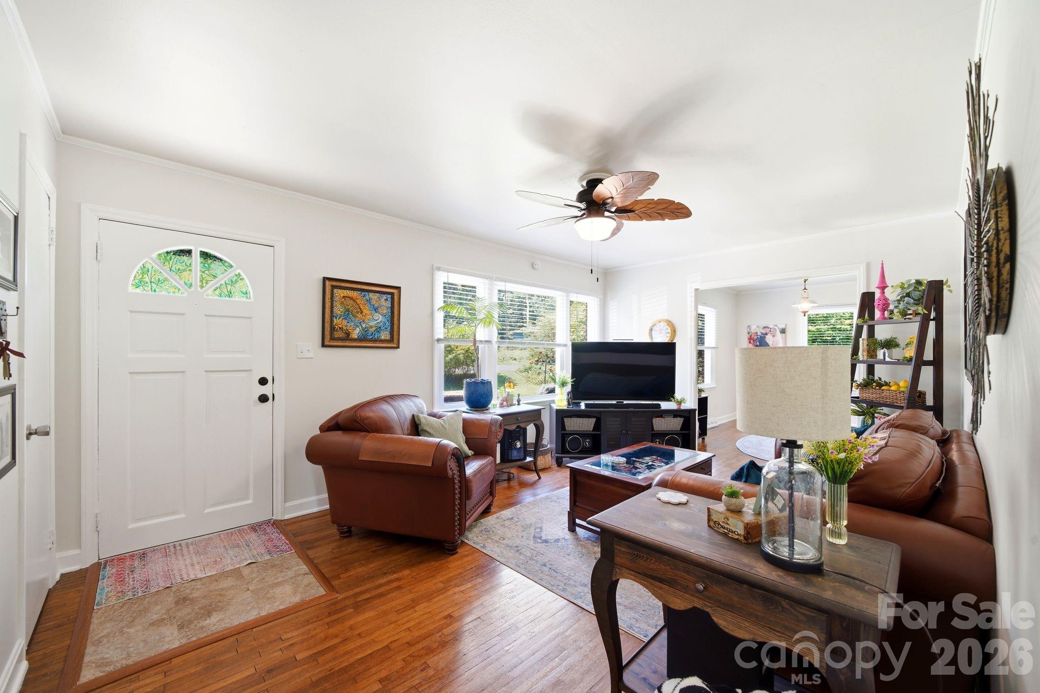 2732 E Long Avenue Property Photo 7