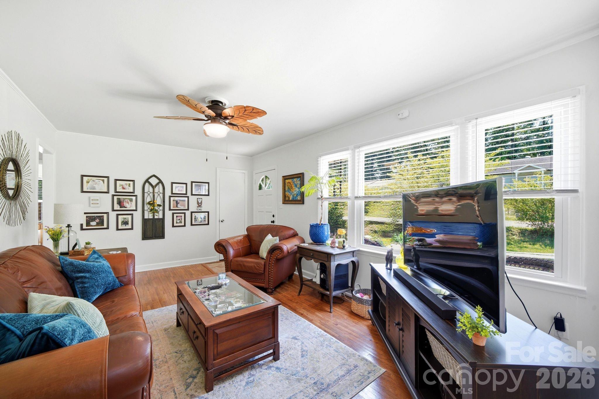 2732 E Long Avenue Property Photo 8