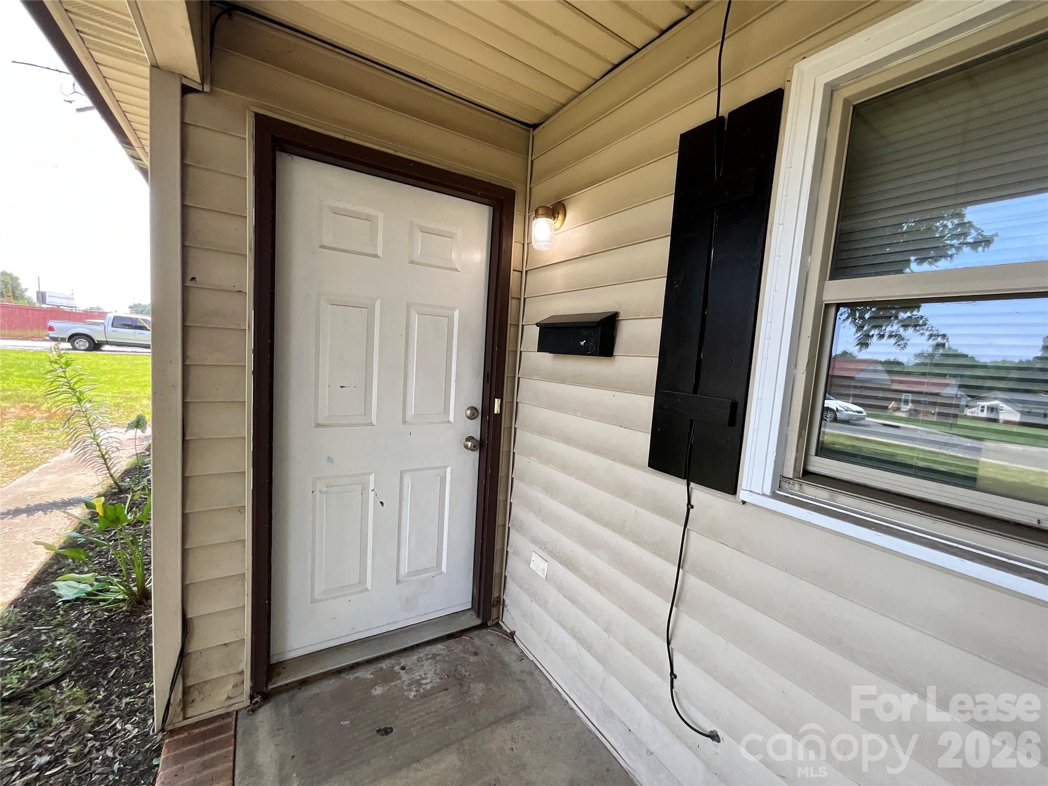 1380 Fairley Avenue B Property Photo 2