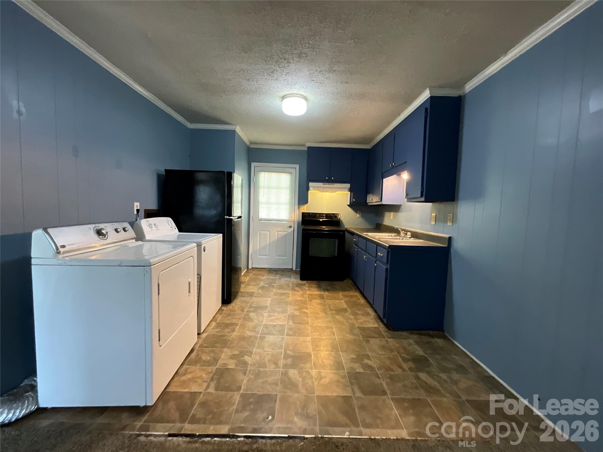 1380 Fairley Avenue B Property Photo 6