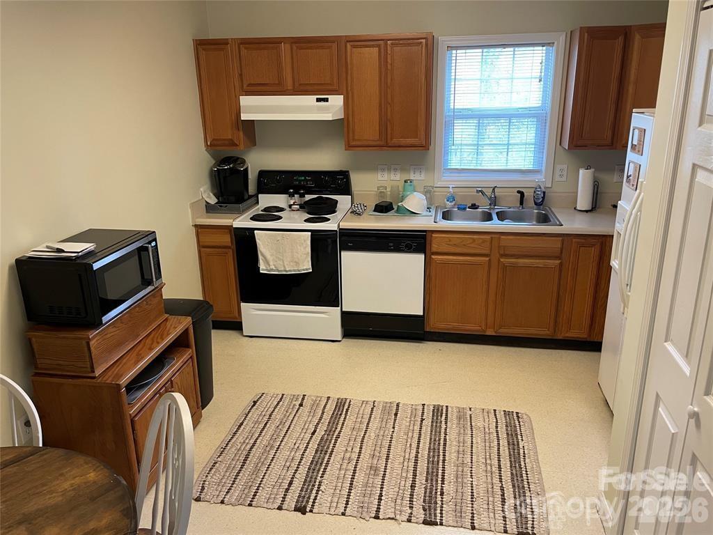 111 Sunset Drive Property Photo 4