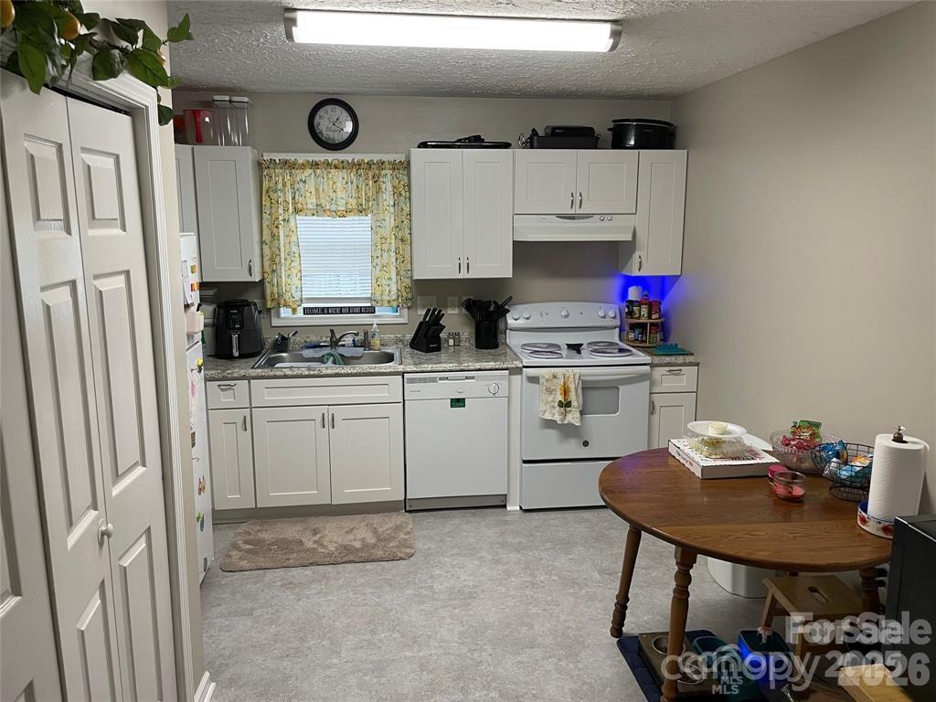 111 Sunset Drive Property Photo 7