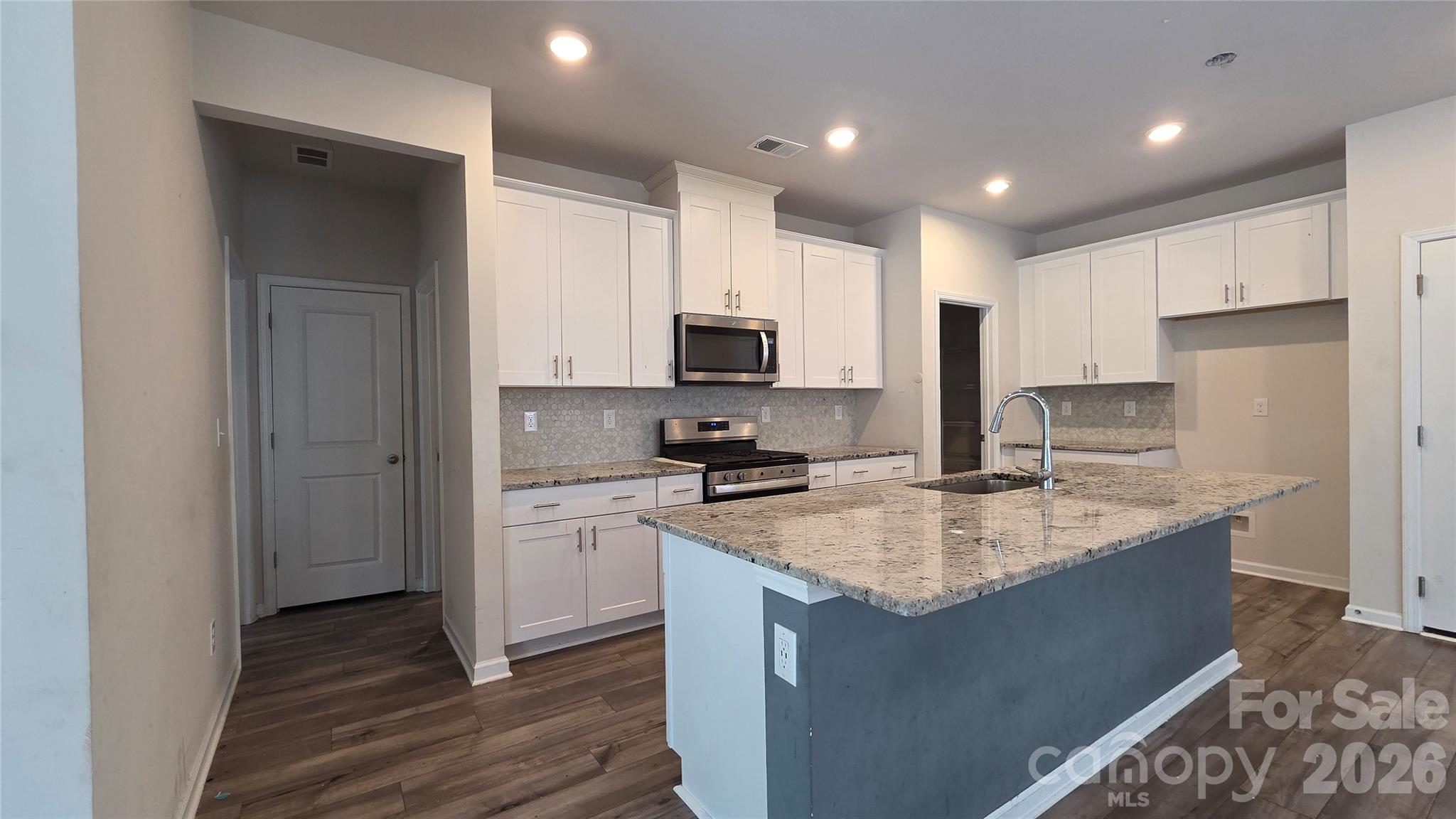 205 Canoga Avenue Property Photo 7