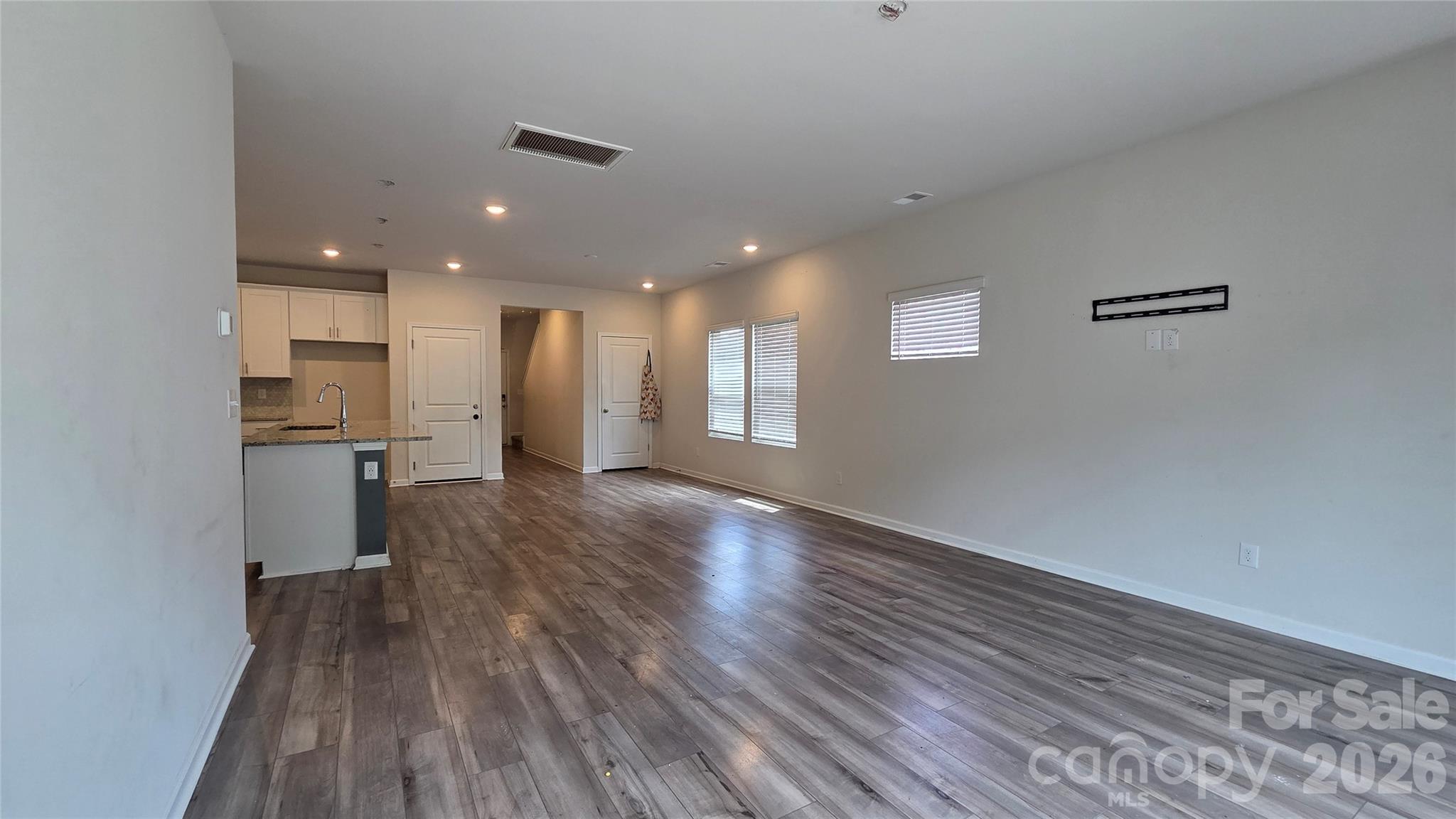 205 Canoga Avenue Property Photo 9