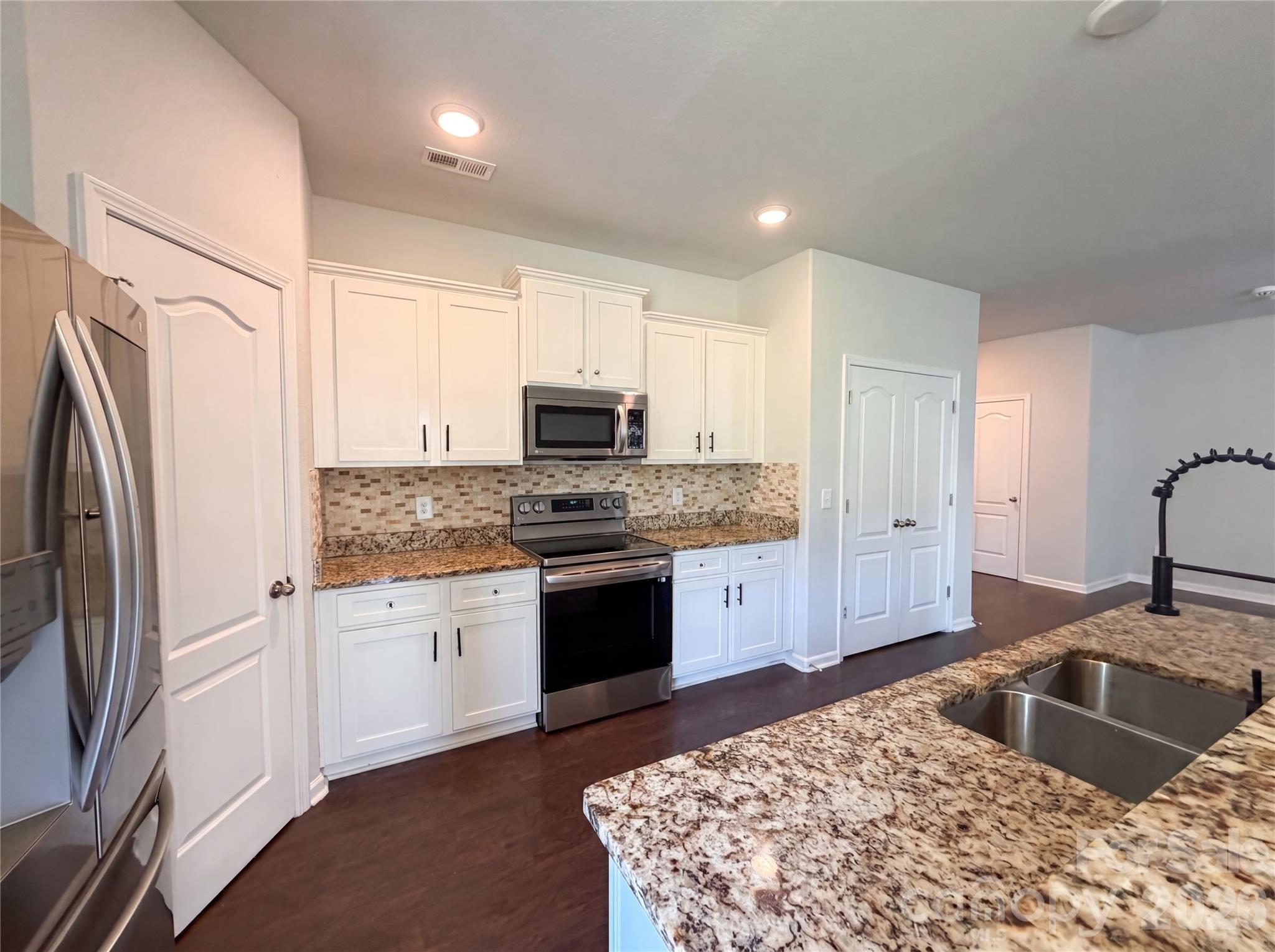 4034 Rosfield Drive Property Photo 7