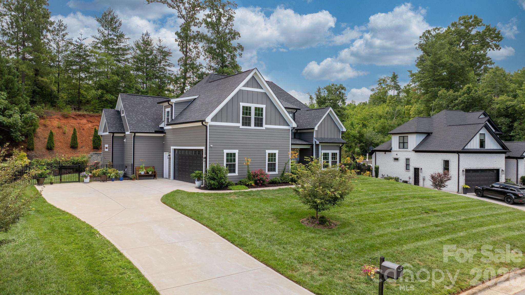 5046 Woodwinds Drive Property Photo 3