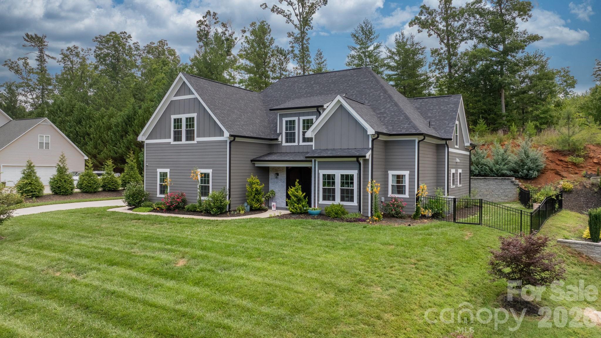5046 Woodwinds Drive Property Photo 4
