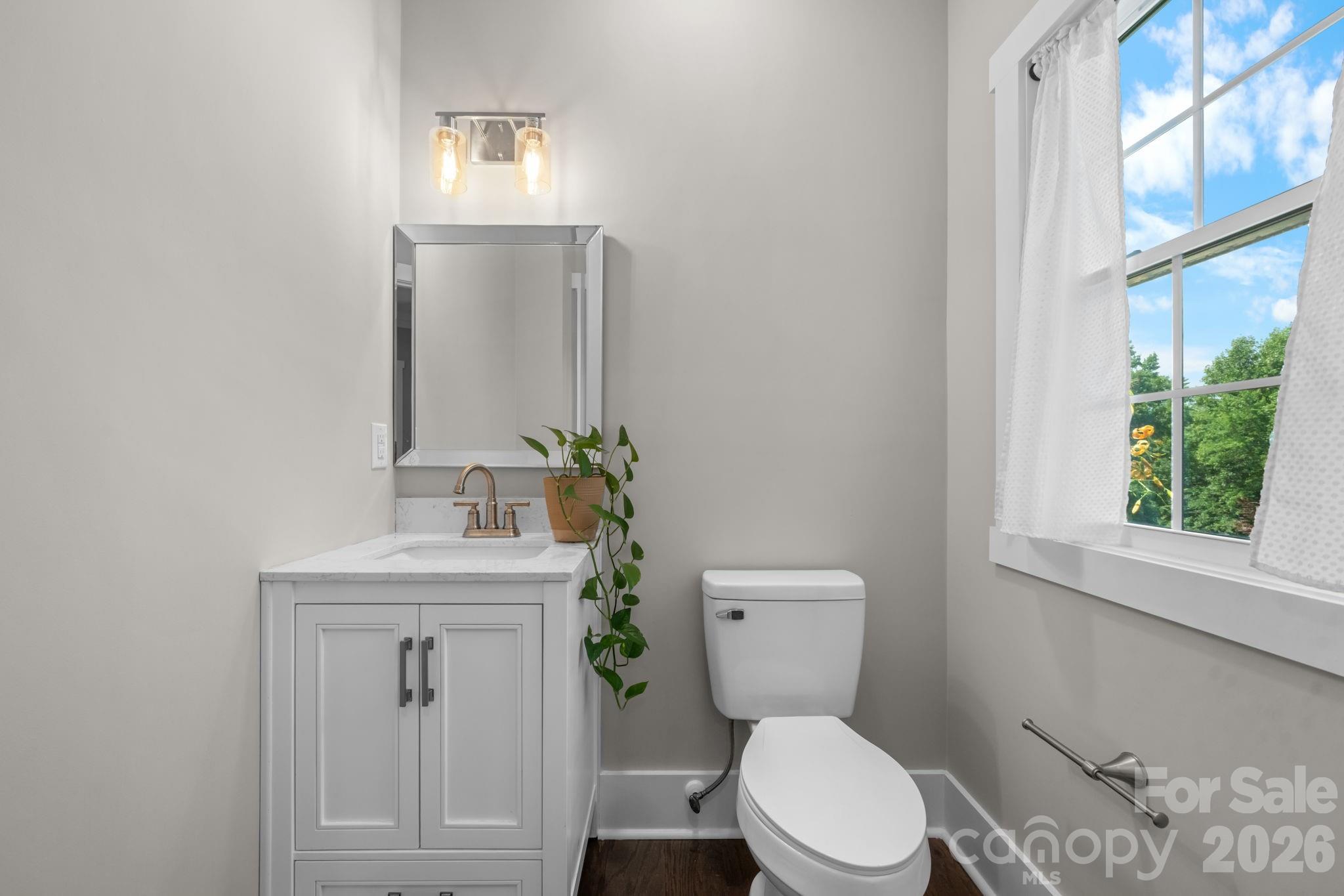 5046 Woodwinds Drive Property Photo 9