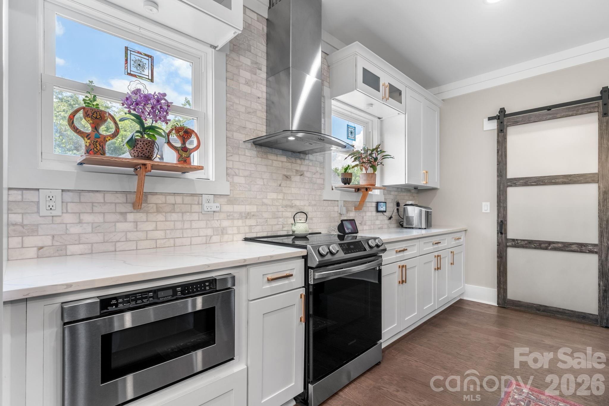 5046 Woodwinds Drive Property Photo 14