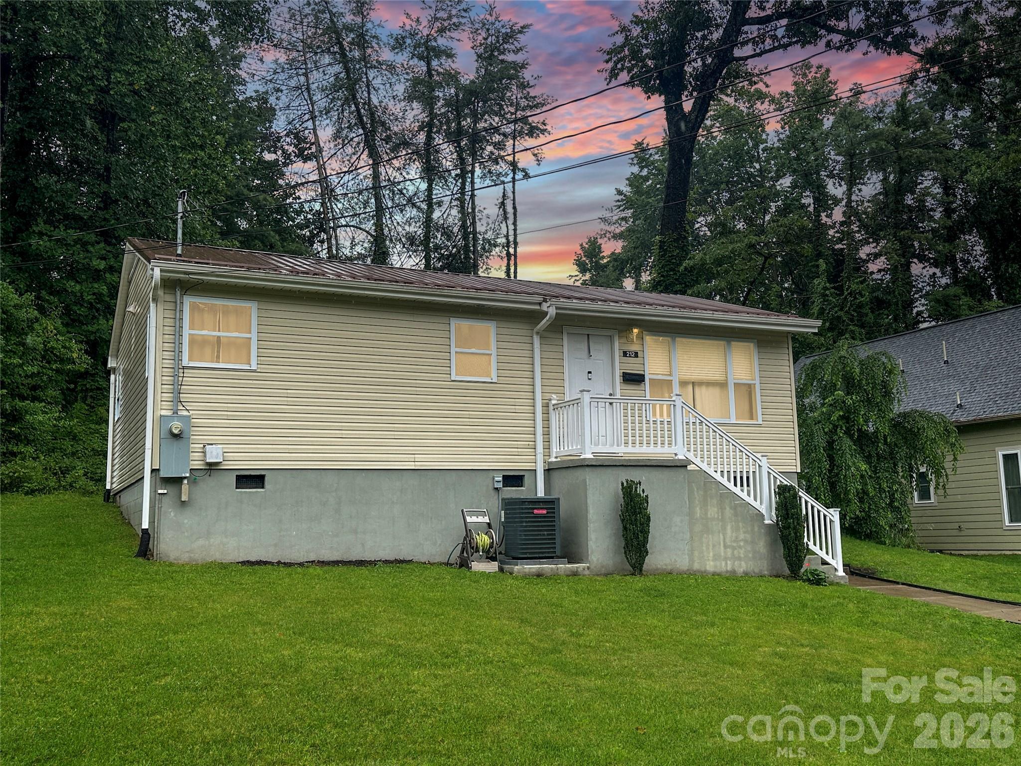 212 Maple Avenue Property Photo 2