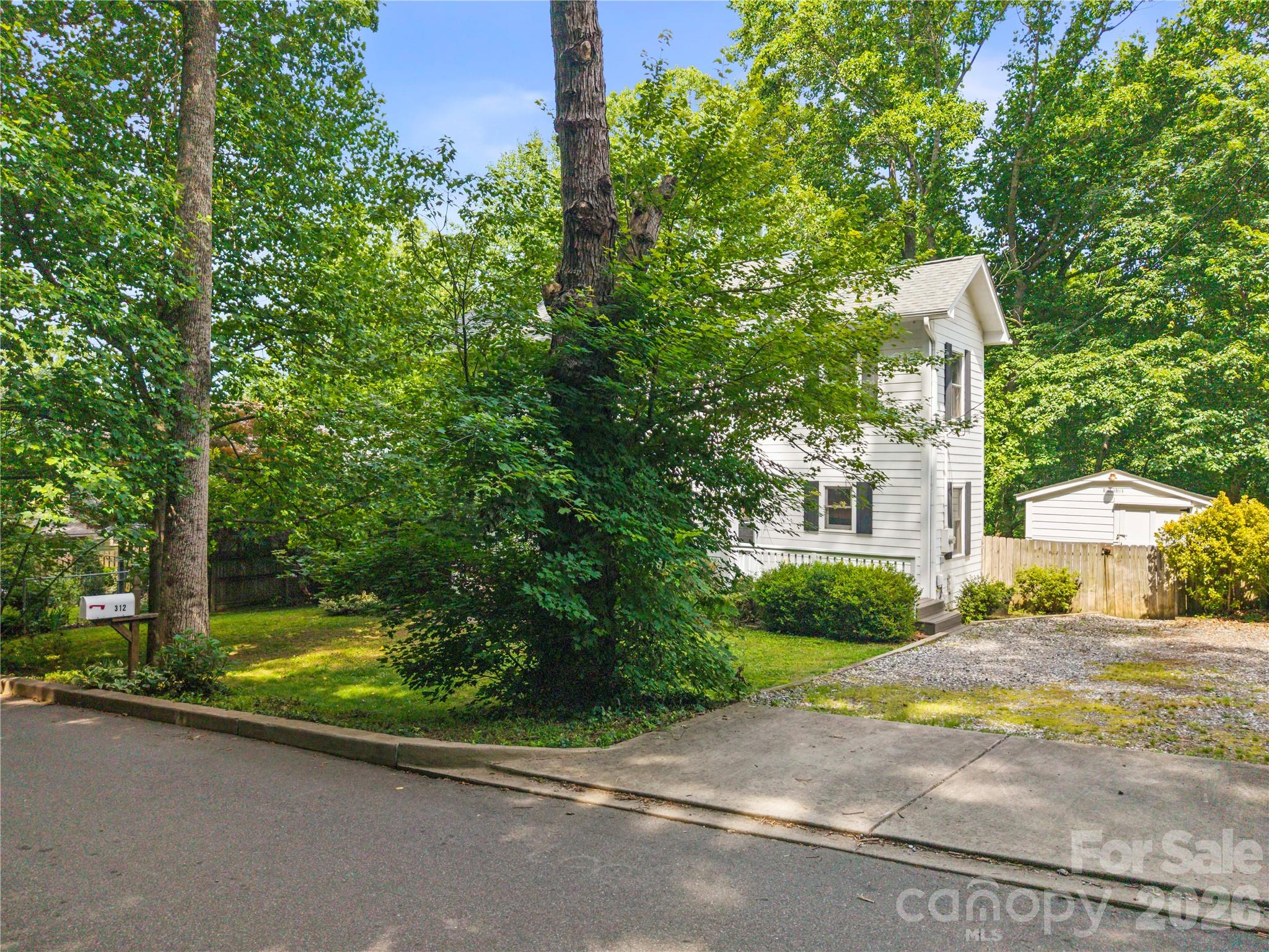312 Westover Drive Property Photo 3