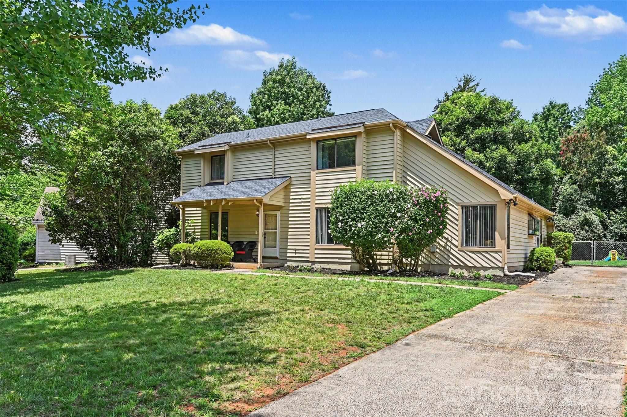 611 Mattingwood Drive Property Photo 3