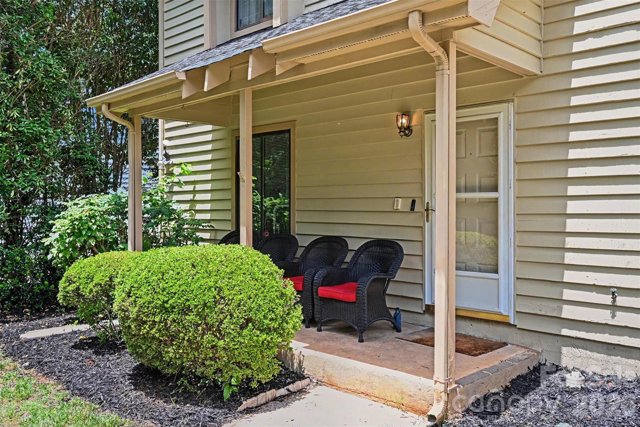 611 Mattingwood Drive Property Photo 4