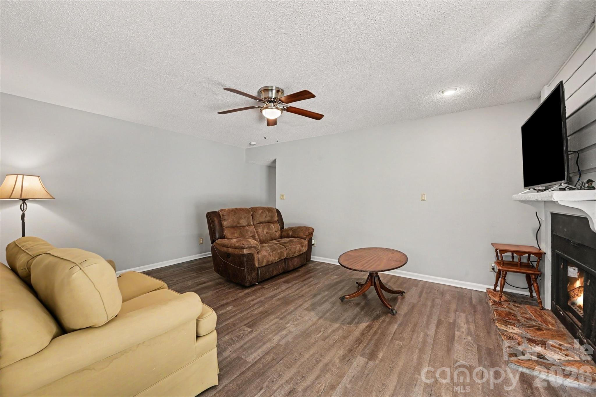 611 Mattingwood Drive Property Photo 7