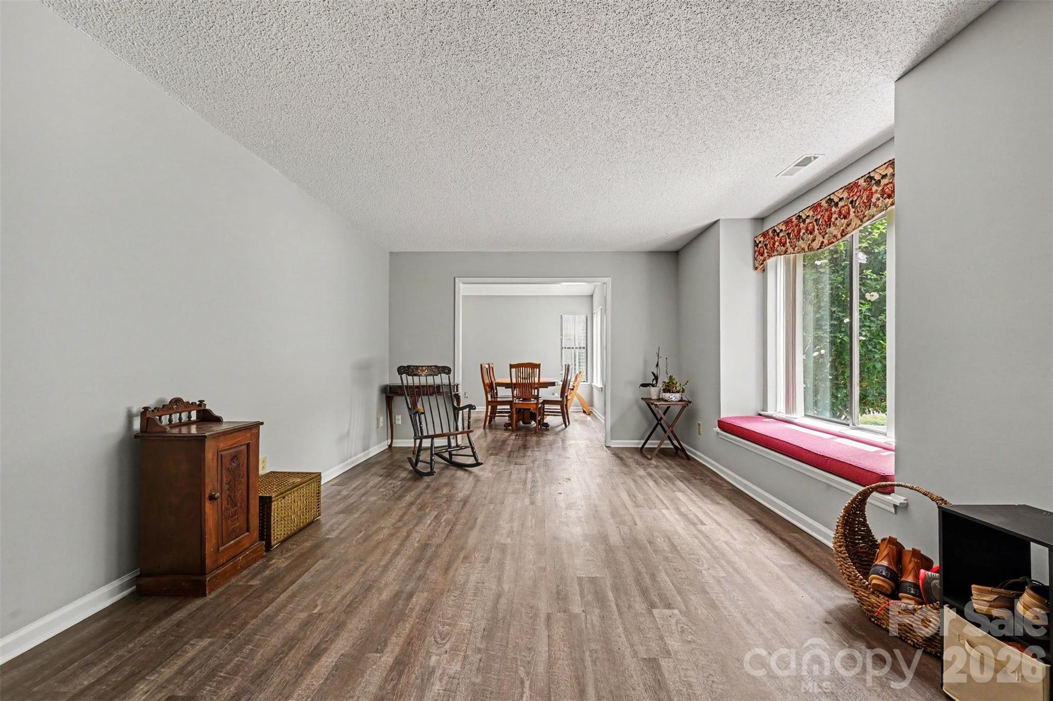 611 Mattingwood Drive Property Photo 8