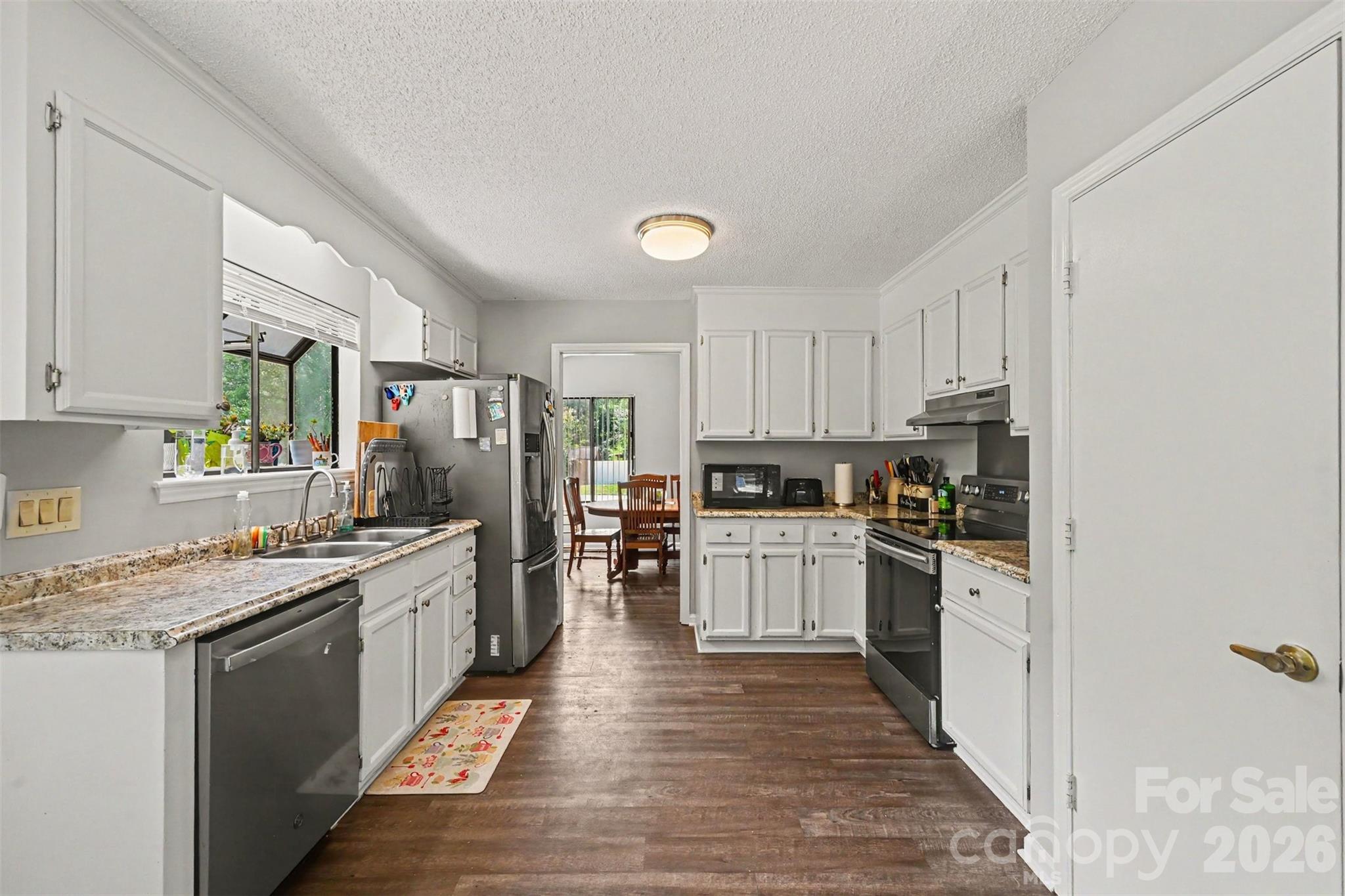 611 Mattingwood Drive Property Photo 11