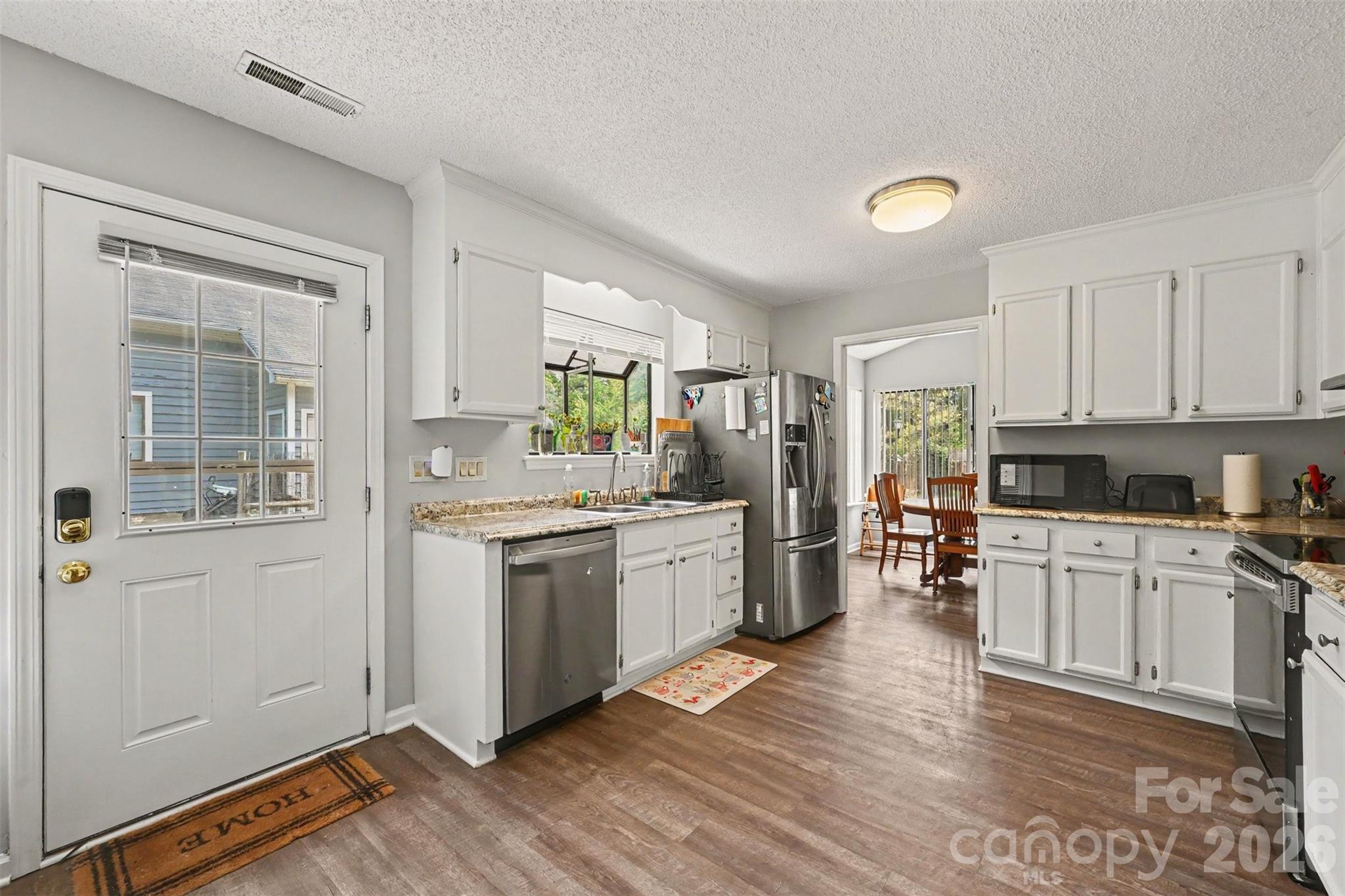 611 Mattingwood Drive Property Photo 12