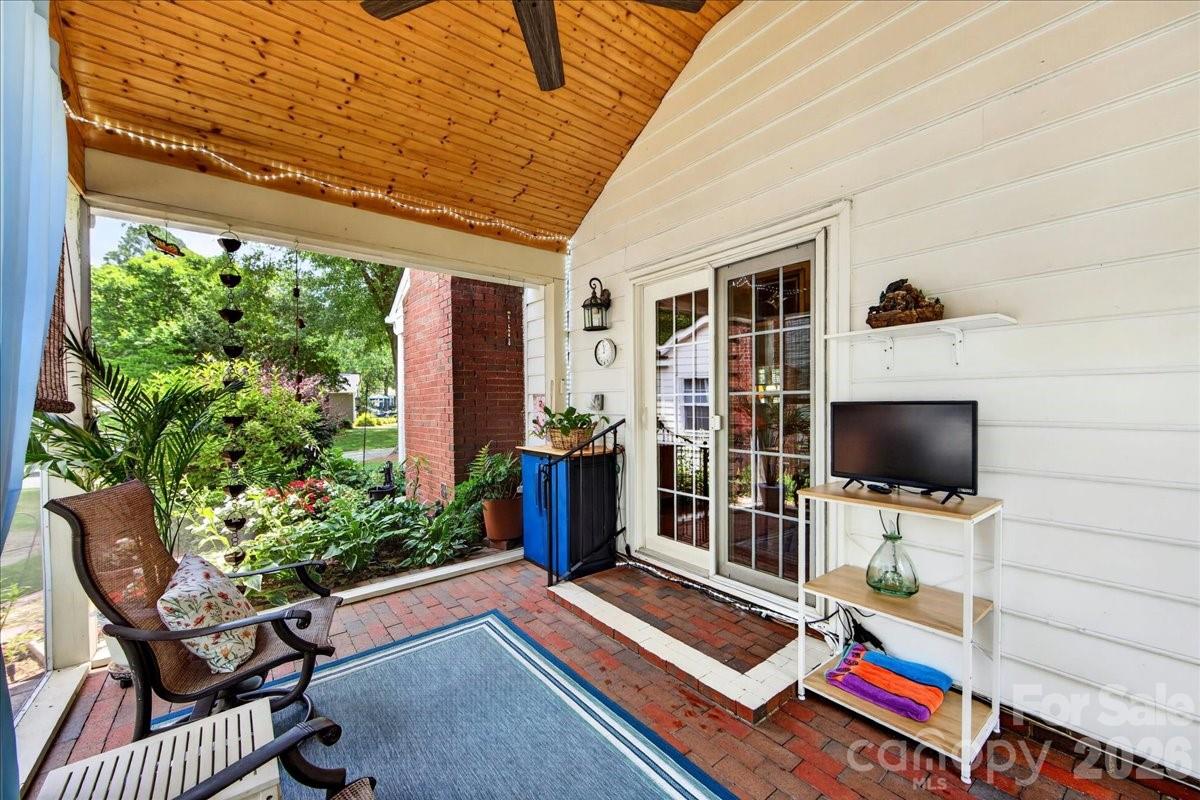 7306 Carrbridge Lane Property Photo 40