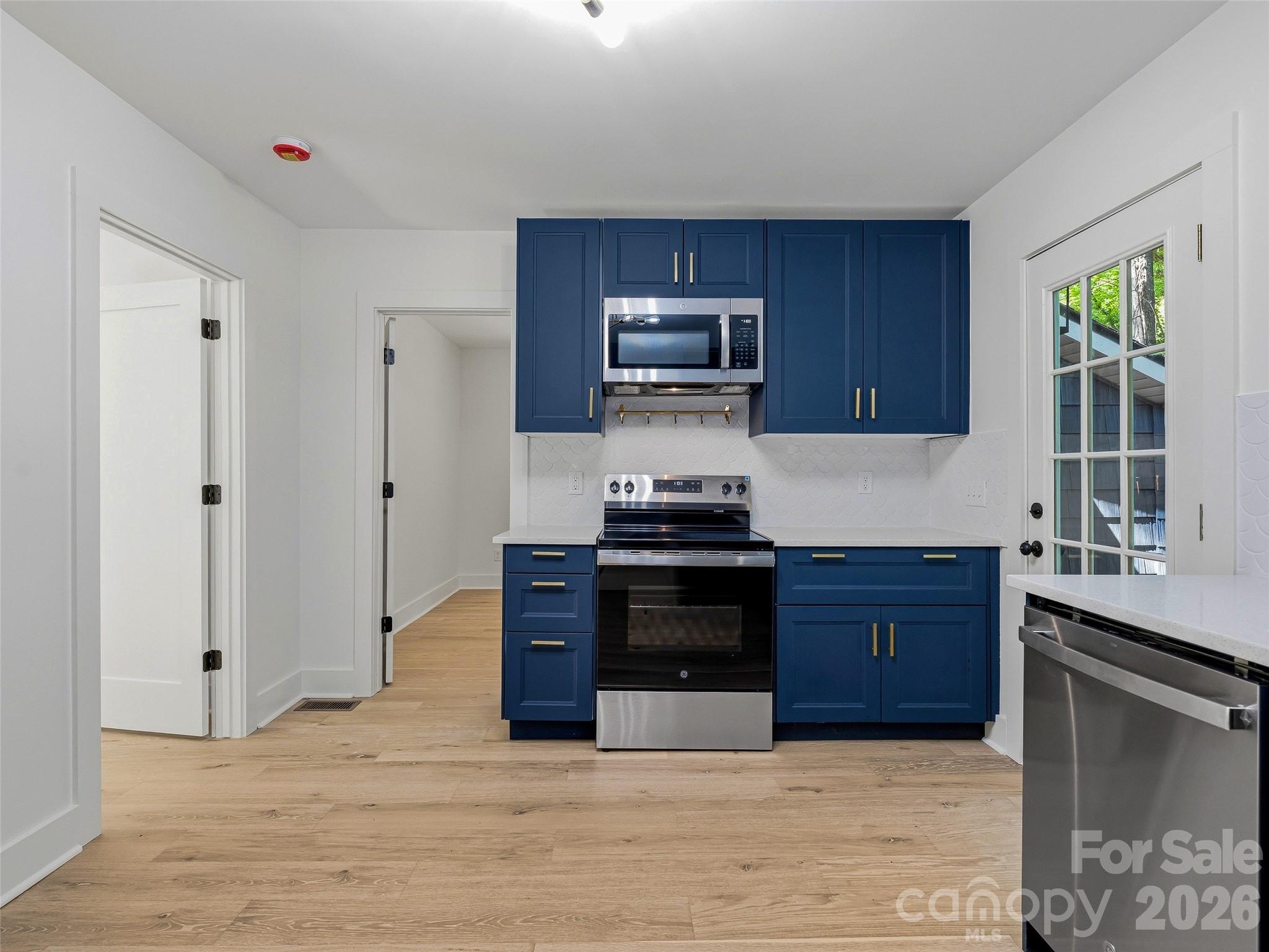 895 N Trade Street Property Photo 6