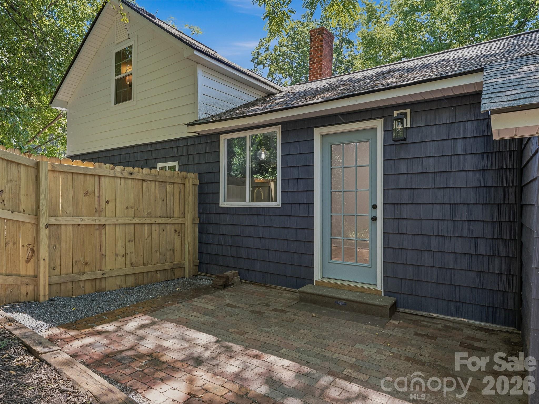 895 N Trade Street Property Photo 39