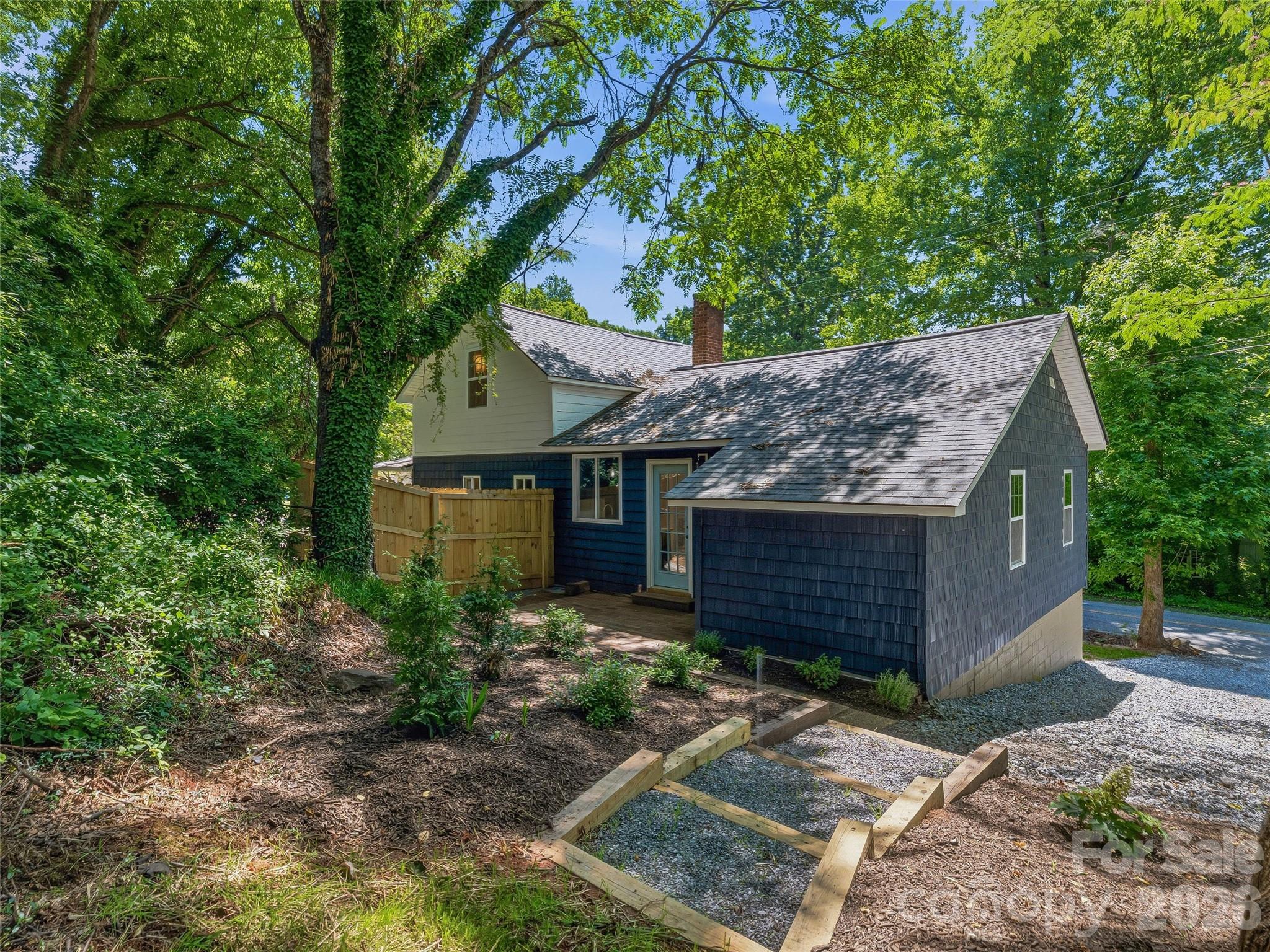 895 N Trade Street Property Photo 41