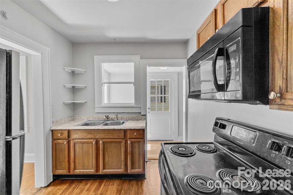 1936 Garibaldi Avenue Property Photo 8