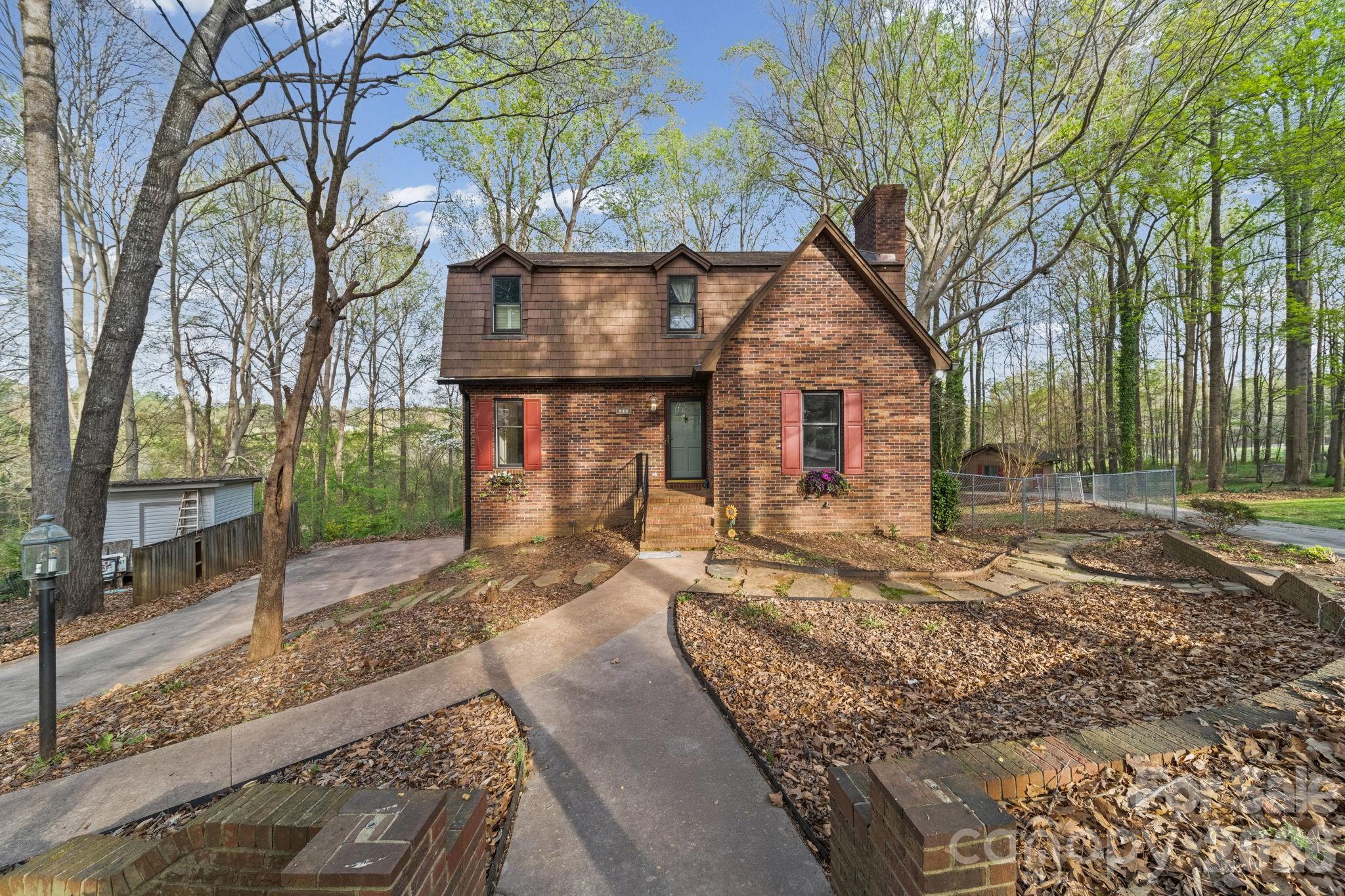 200 Maple Court Property Photo 2