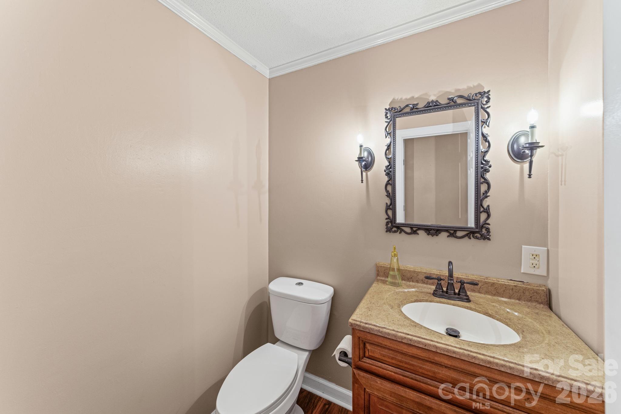 200 Maple Court Property Photo 7