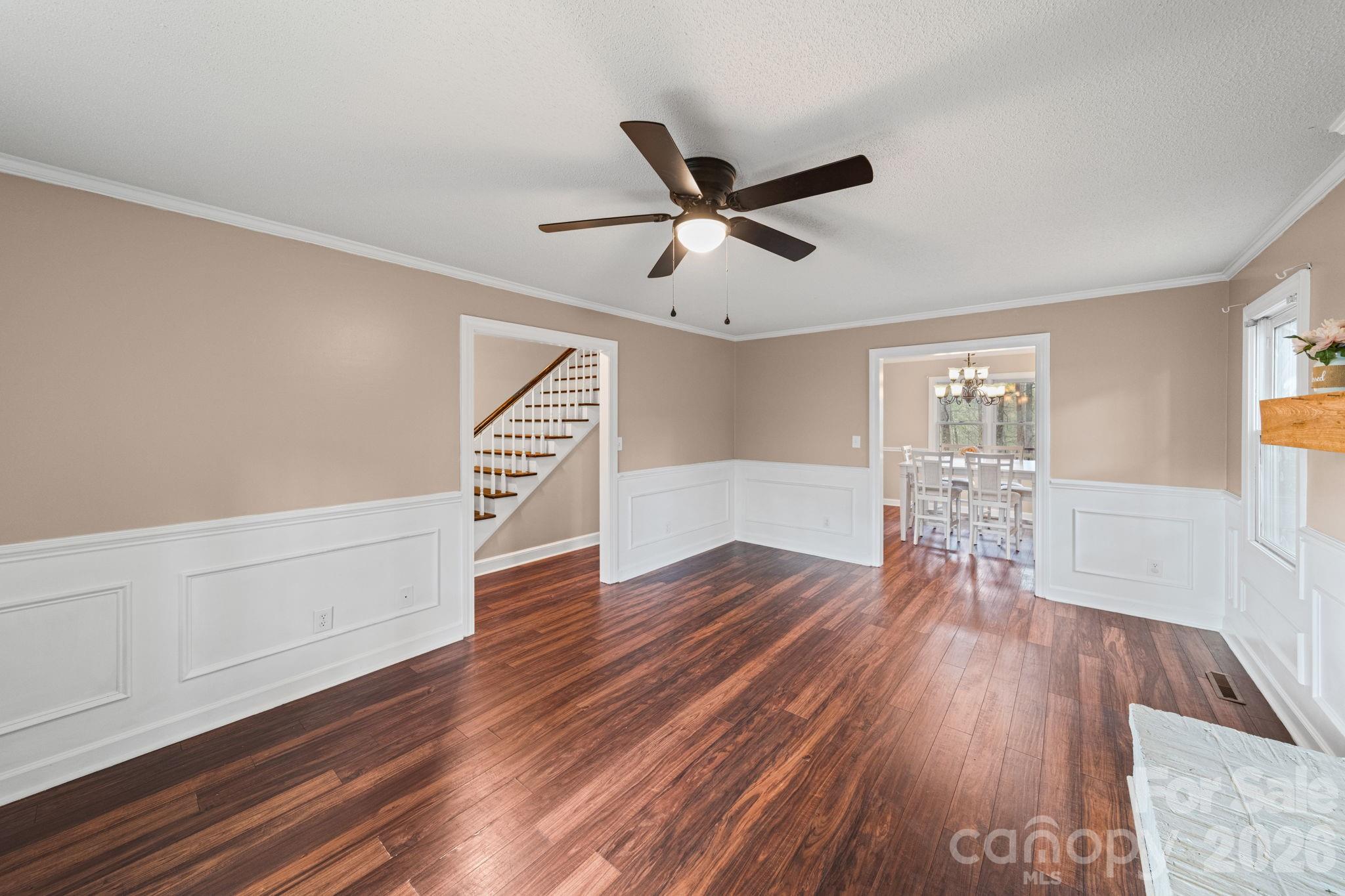 200 Maple Court Property Photo 8