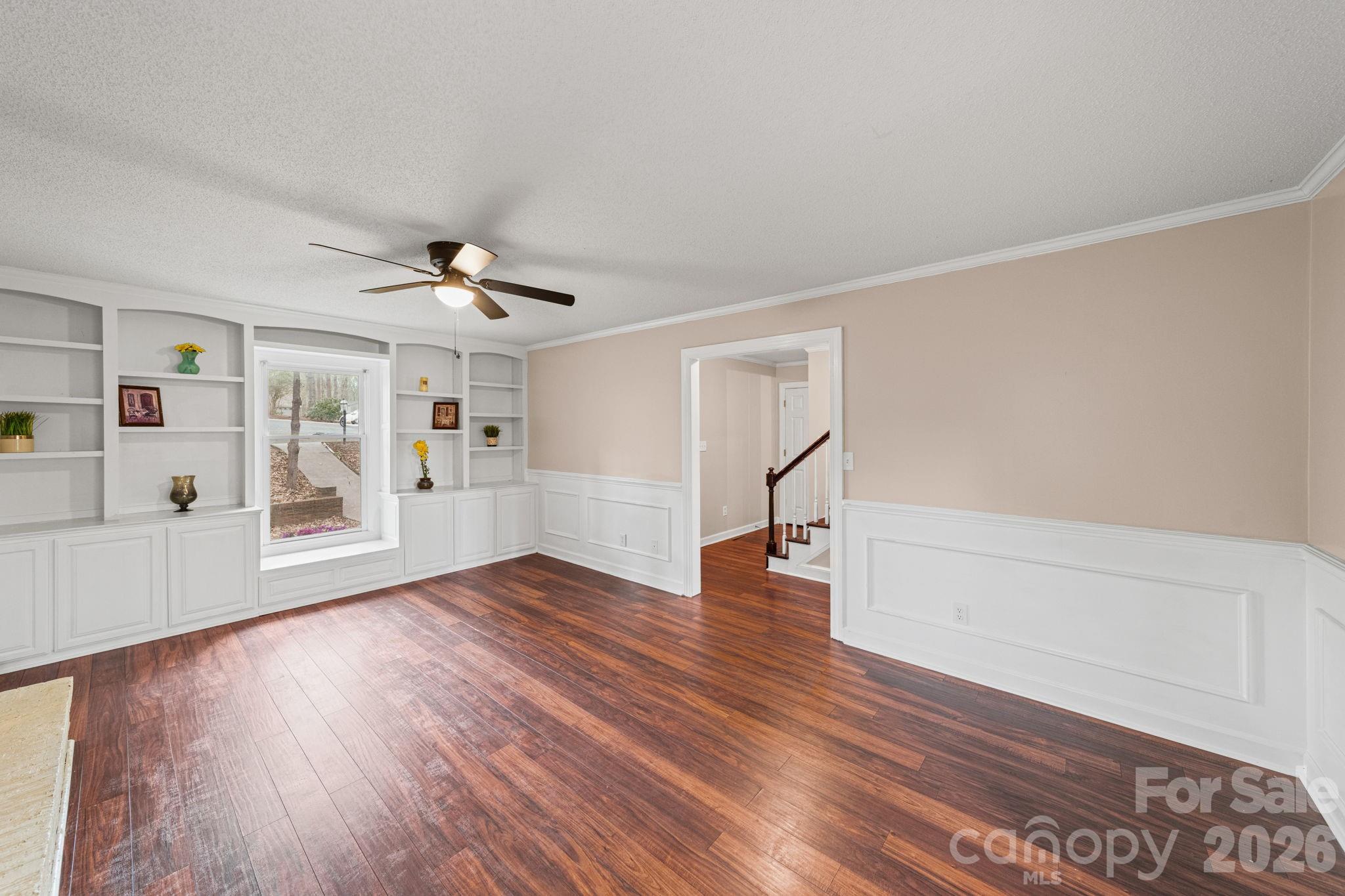 200 Maple Court Property Photo 9