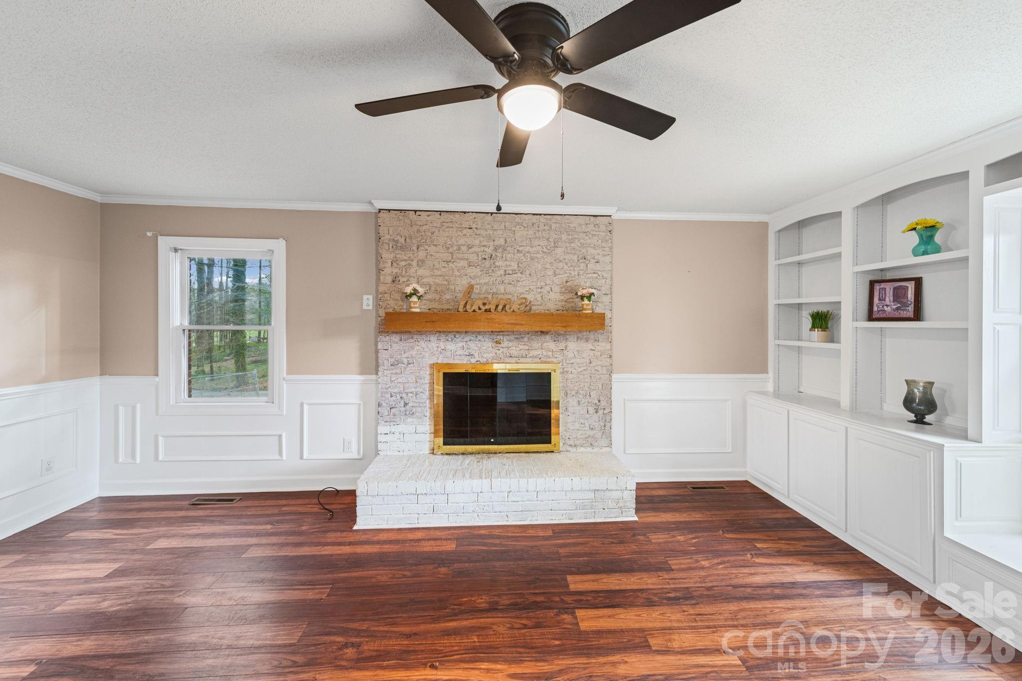 200 Maple Court Property Photo 11