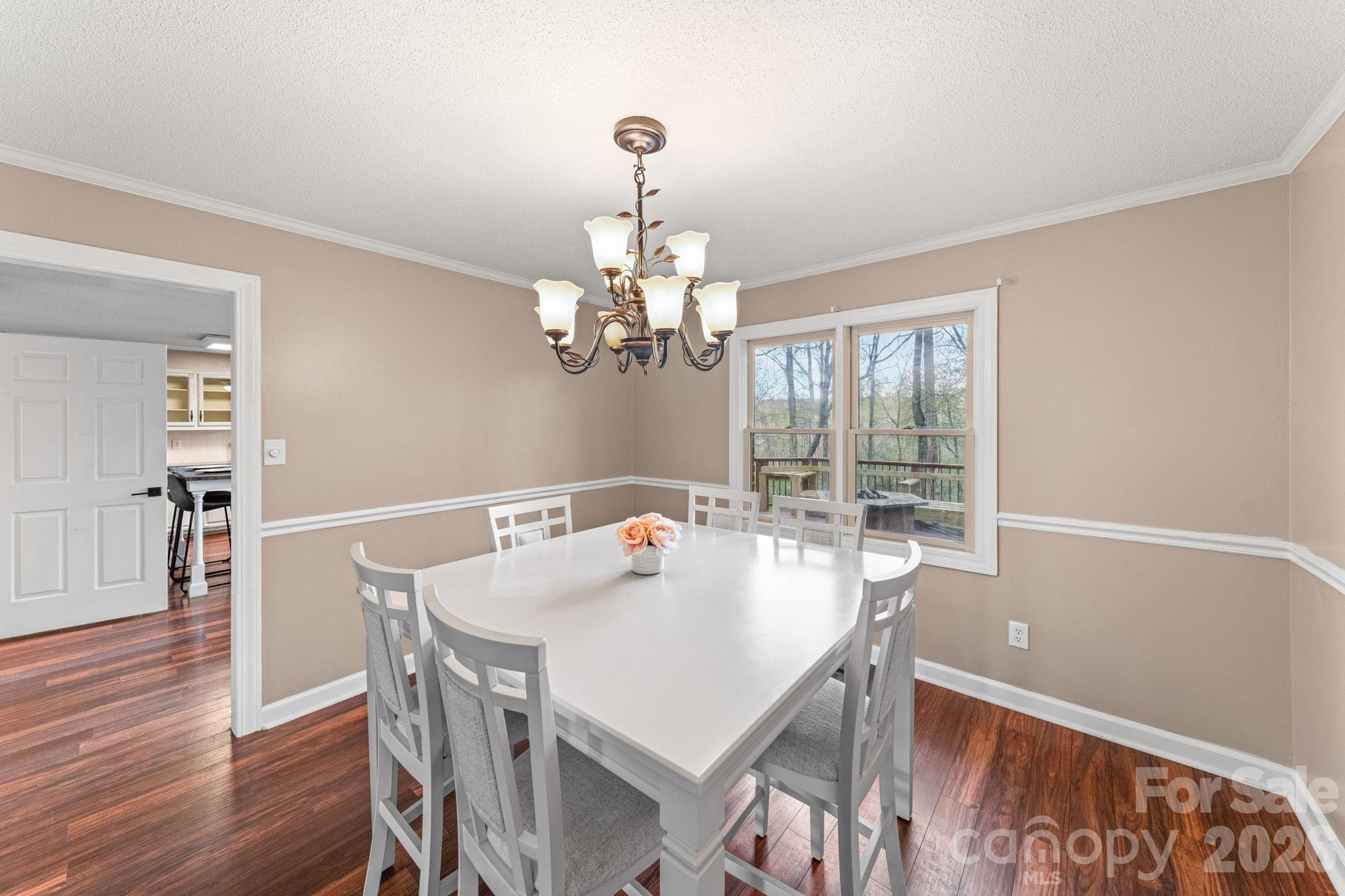 200 Maple Court Property Photo 12