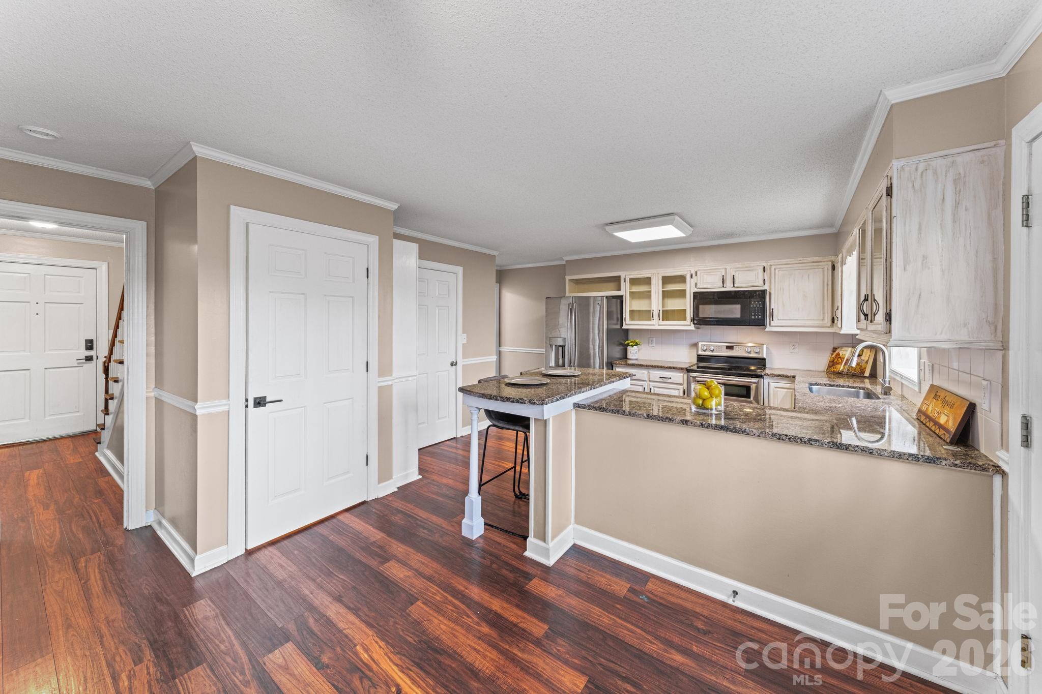 200 Maple Court Property Photo 14