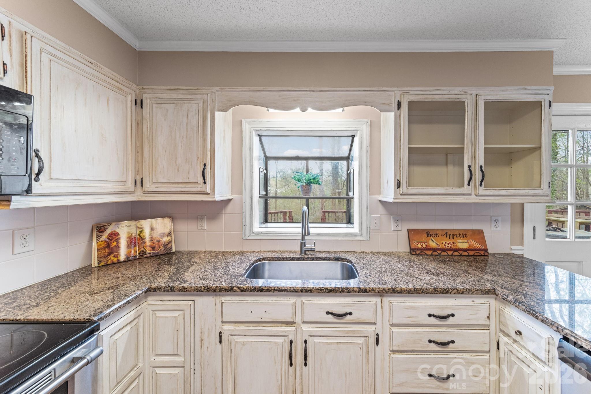 200 Maple Court Property Photo 15