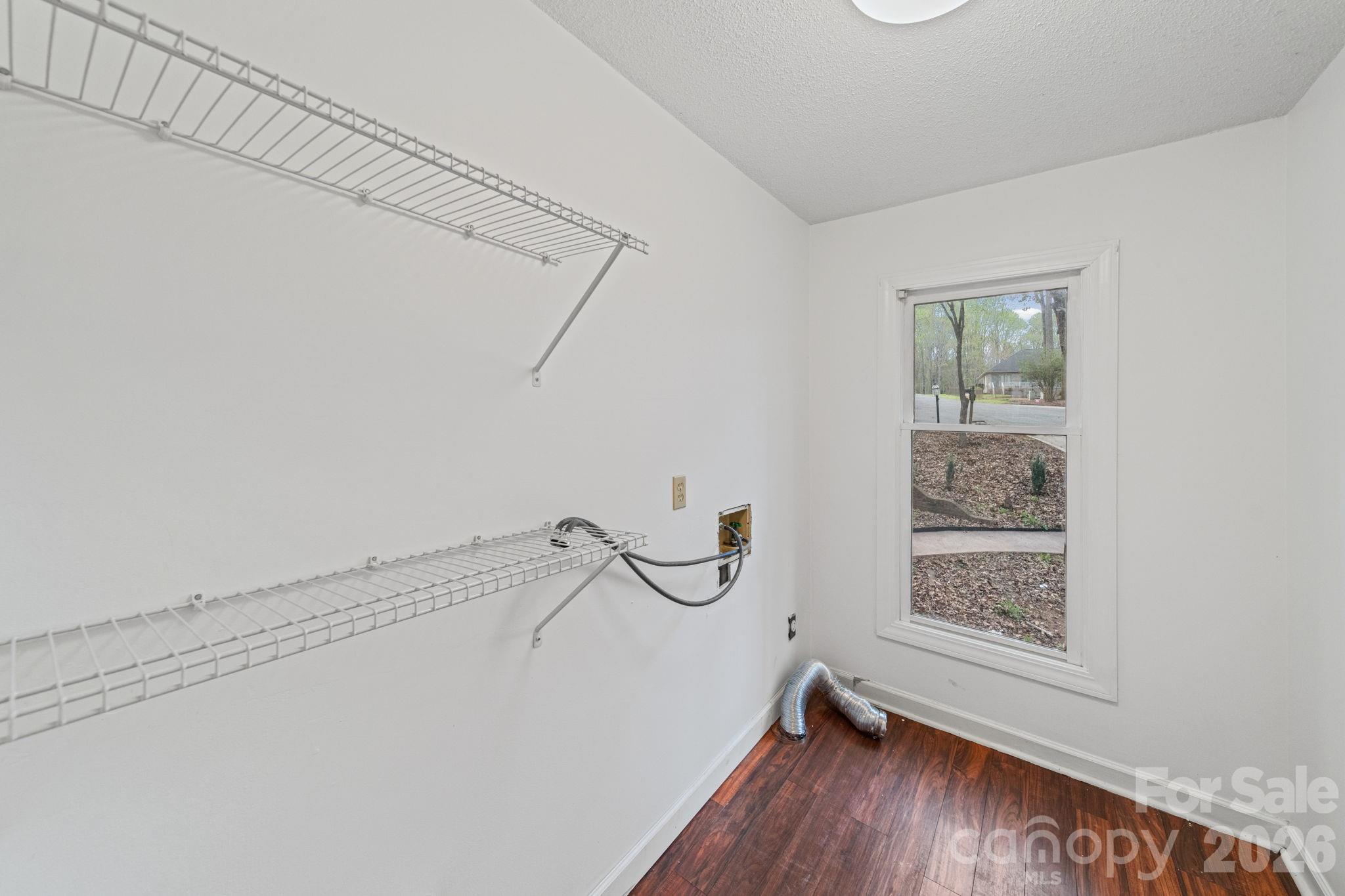 200 Maple Court Property Photo 16