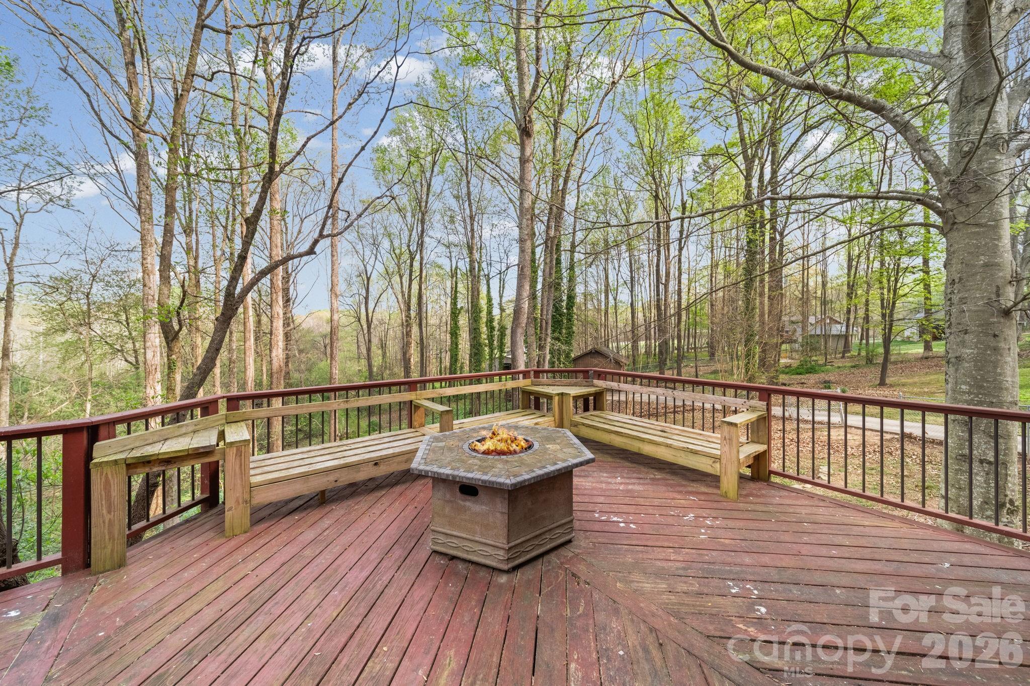 200 Maple Court Property Photo 17