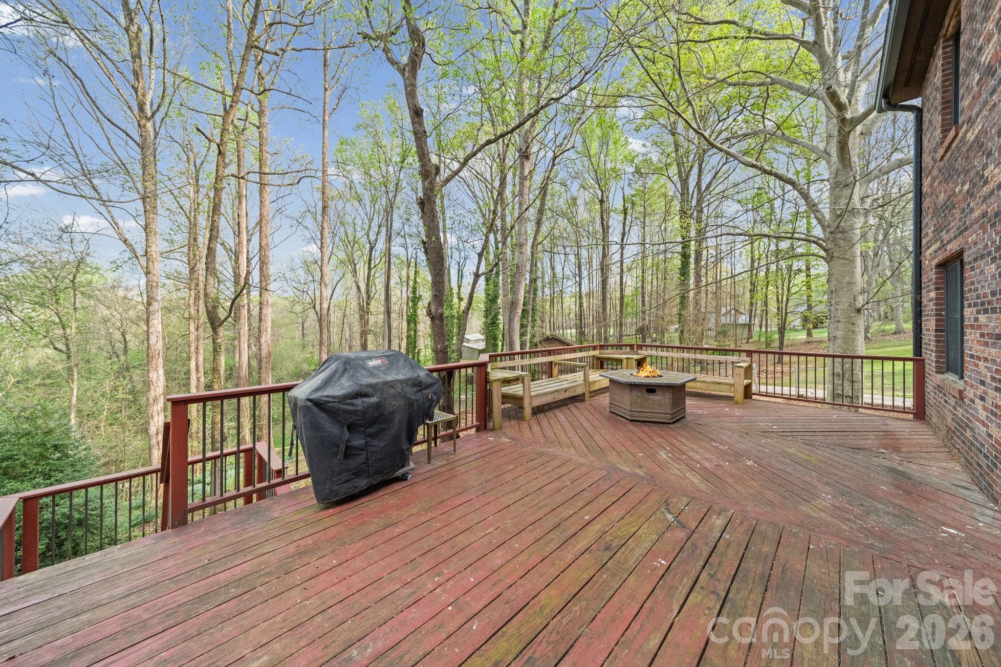 200 Maple Court Property Photo 18