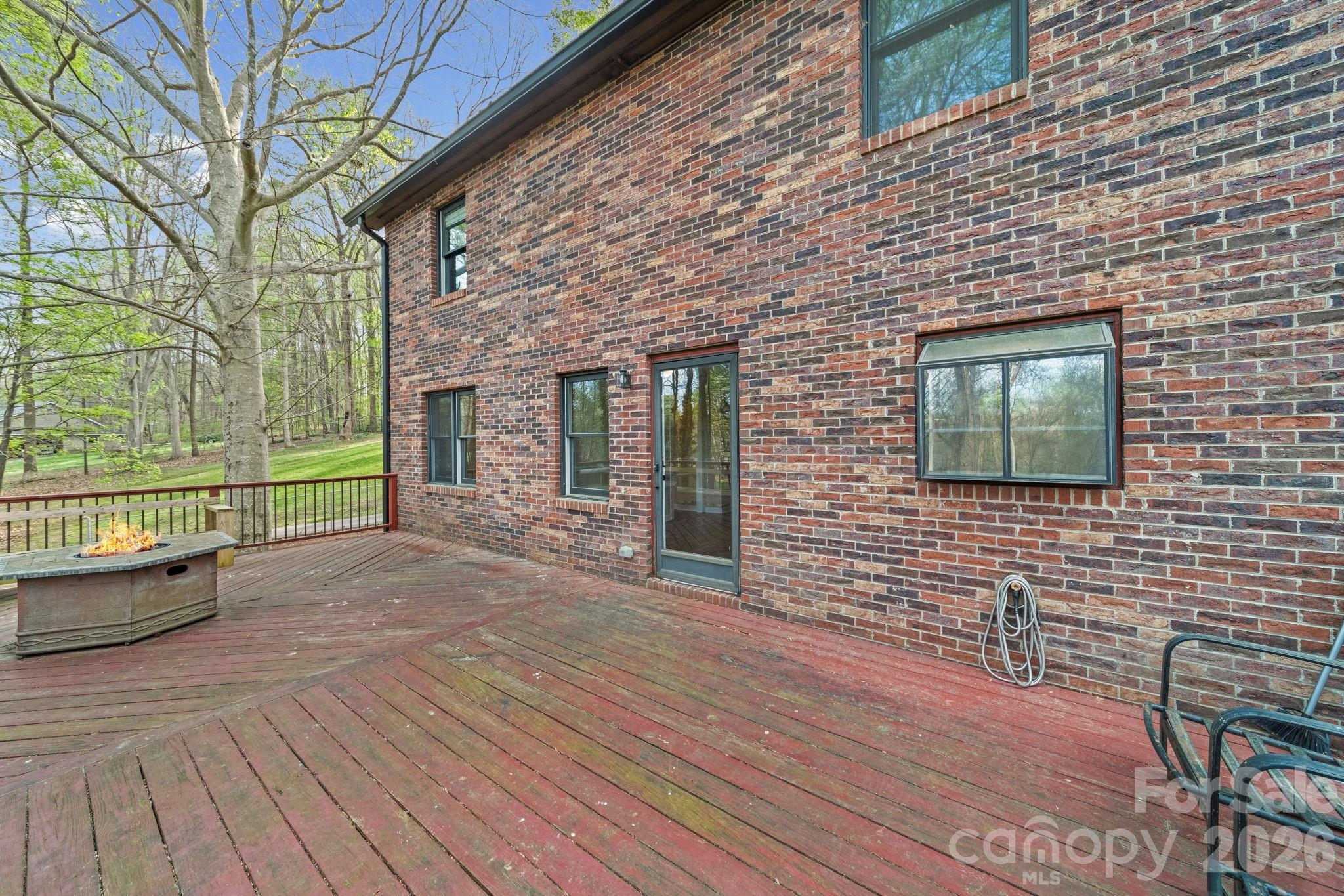 200 Maple Court Property Photo 19